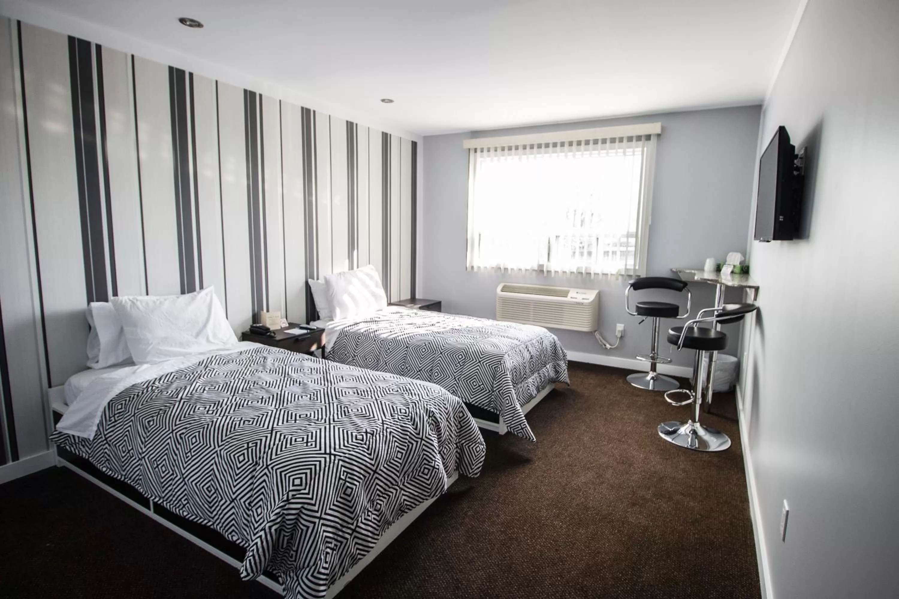 Photo of the whole room, Bed in Auberge St. Jacques