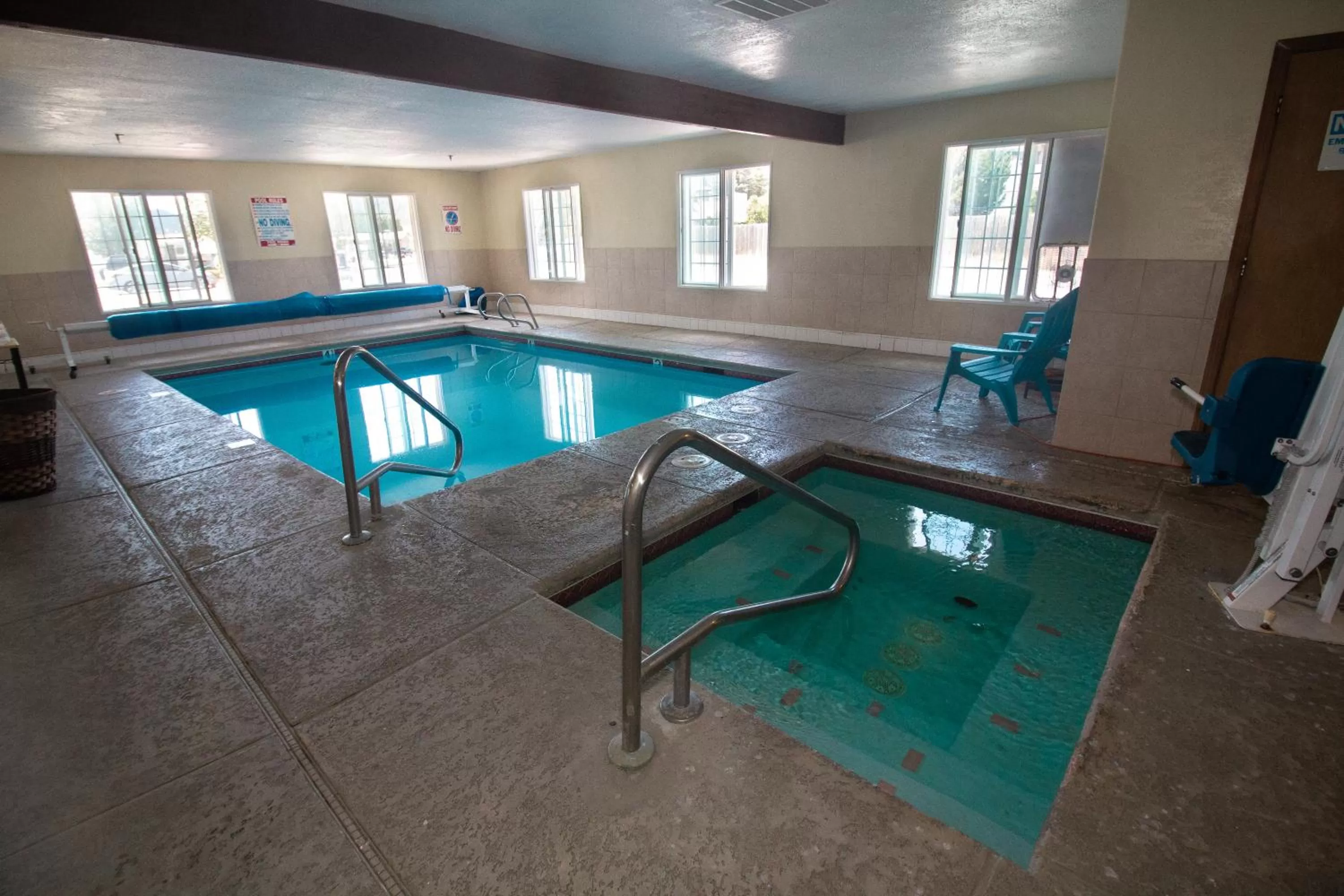 Swimming pool in FairBridge Inn & Suites Kellogg