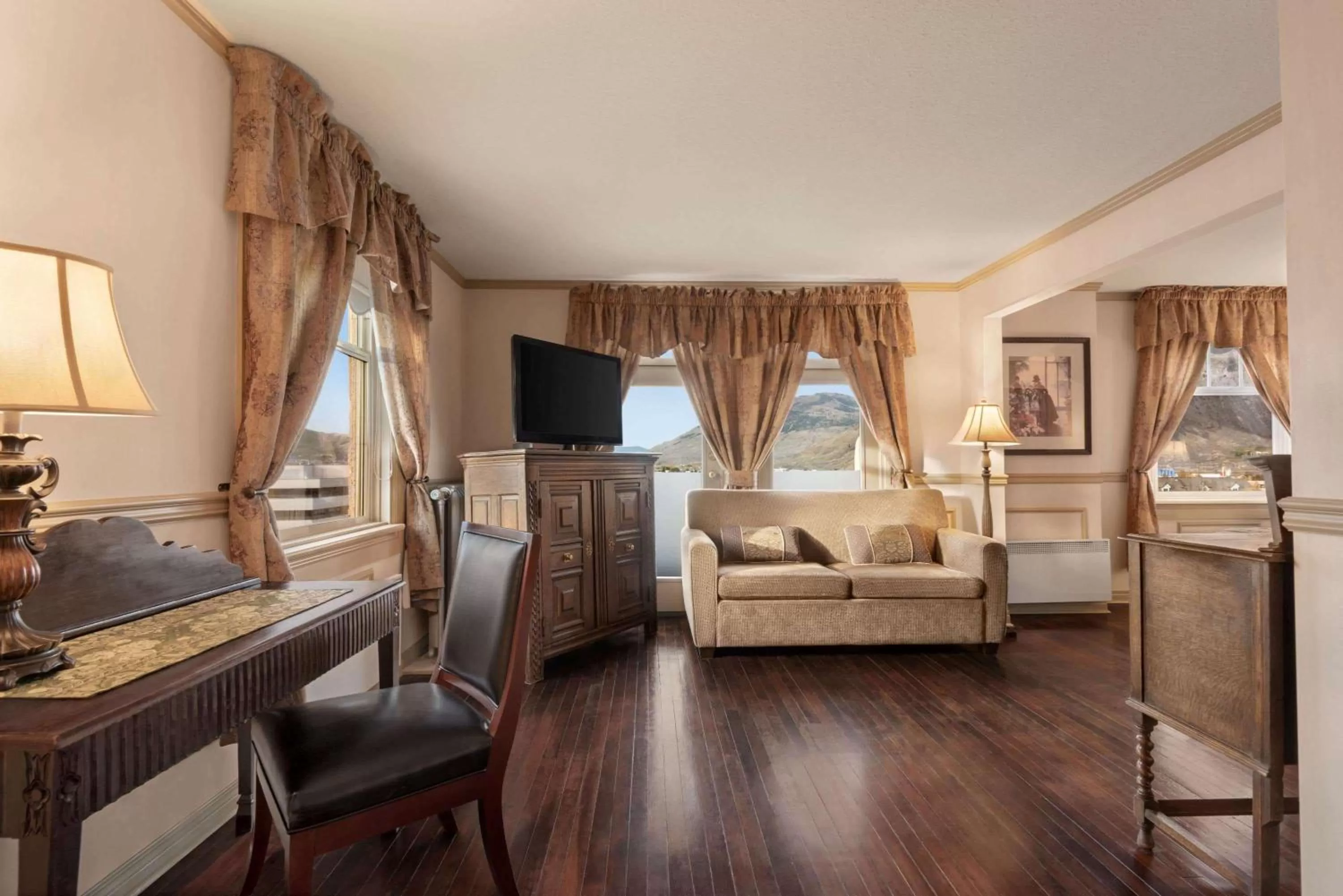 Photo of the whole room in The Plaza Hotel Downtown, Trademark Collection by Wyndham