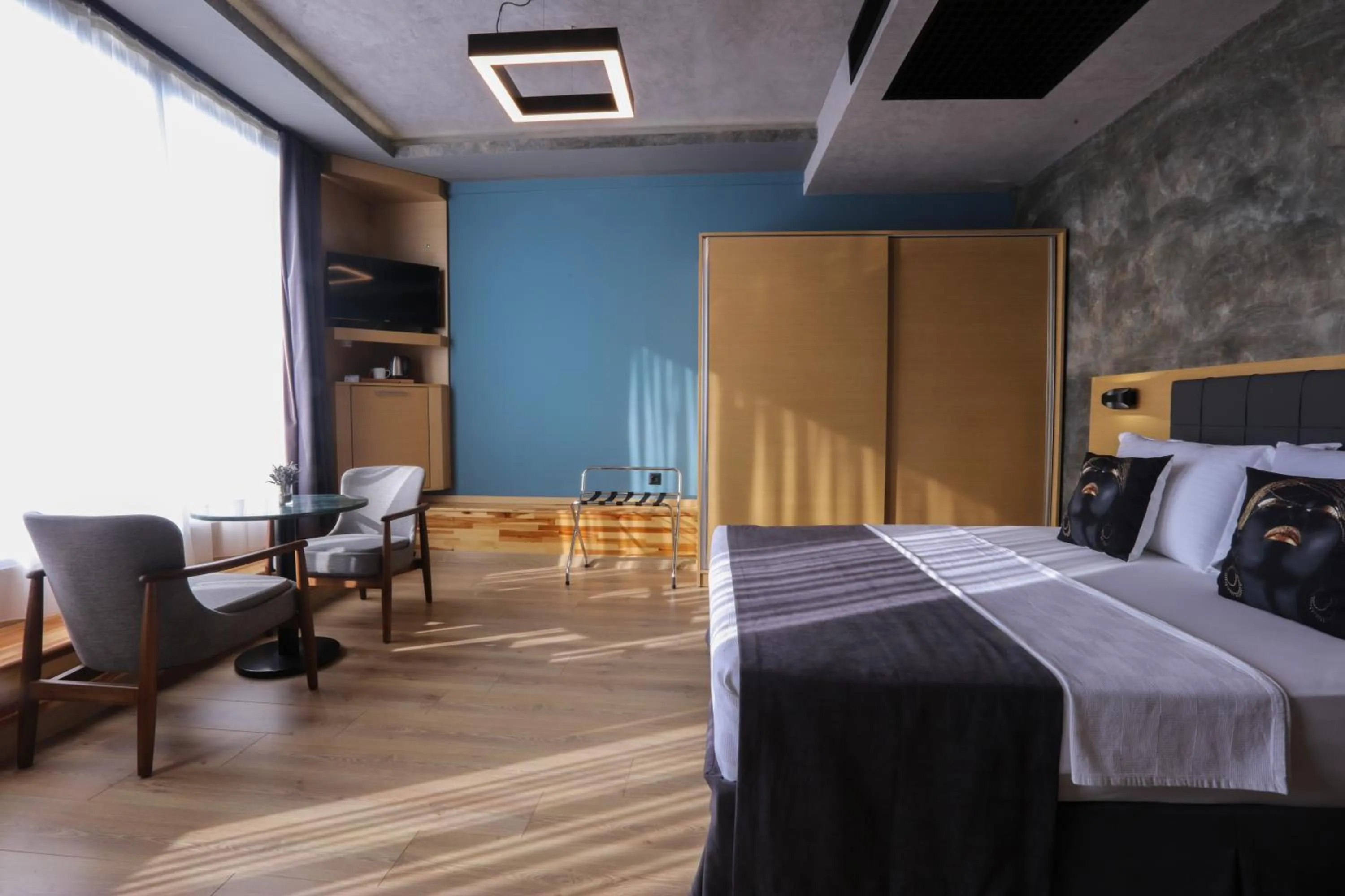 Photo of the whole room, Bed in Red Stone Hotel