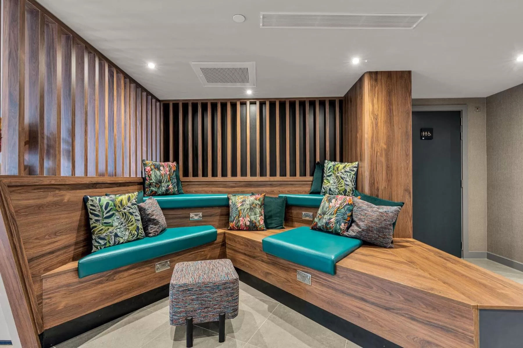 Lobby or reception in Roomzzz Edinburgh