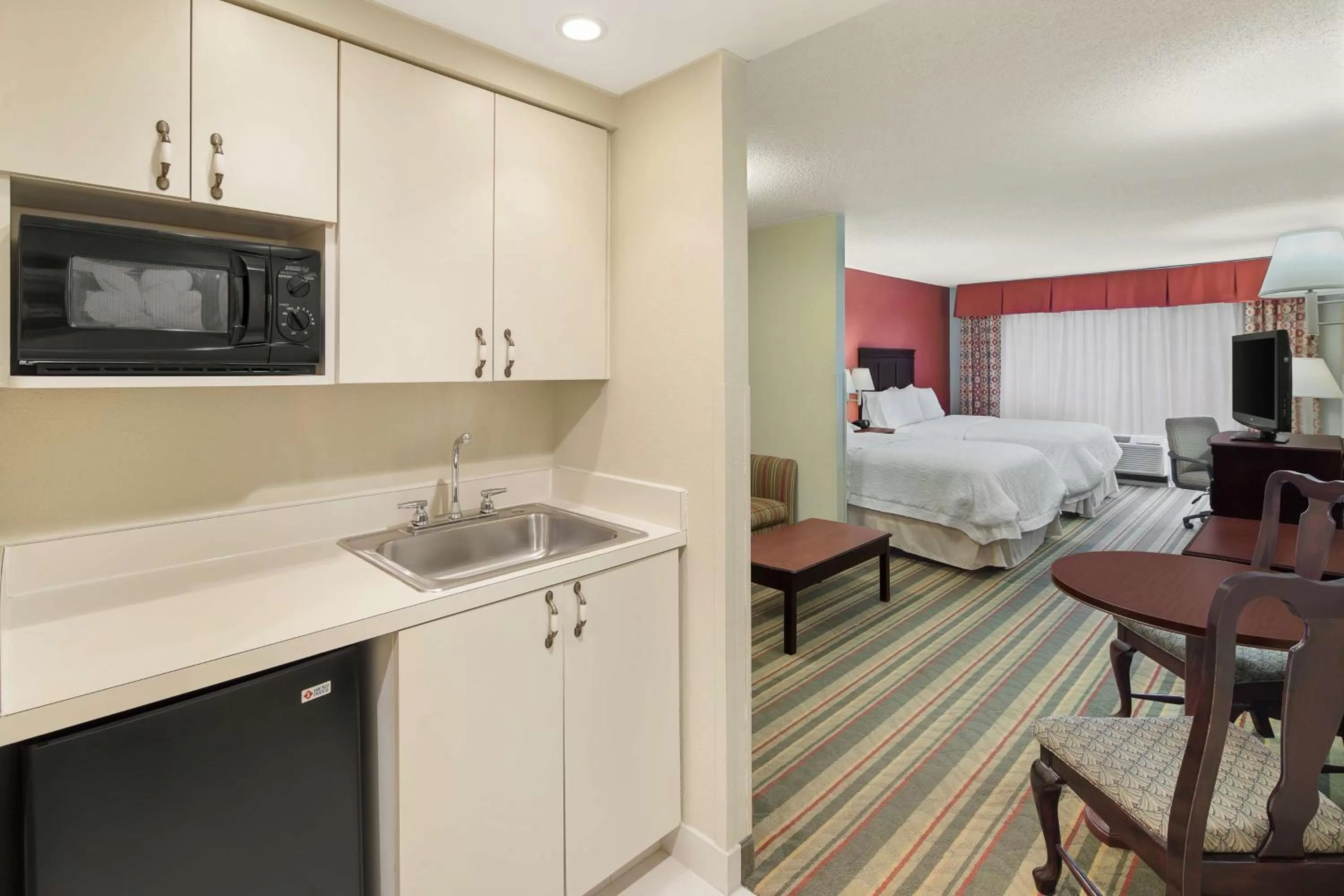 Bedroom, Bed in Hampton Inn Richmond-SW Hull Street