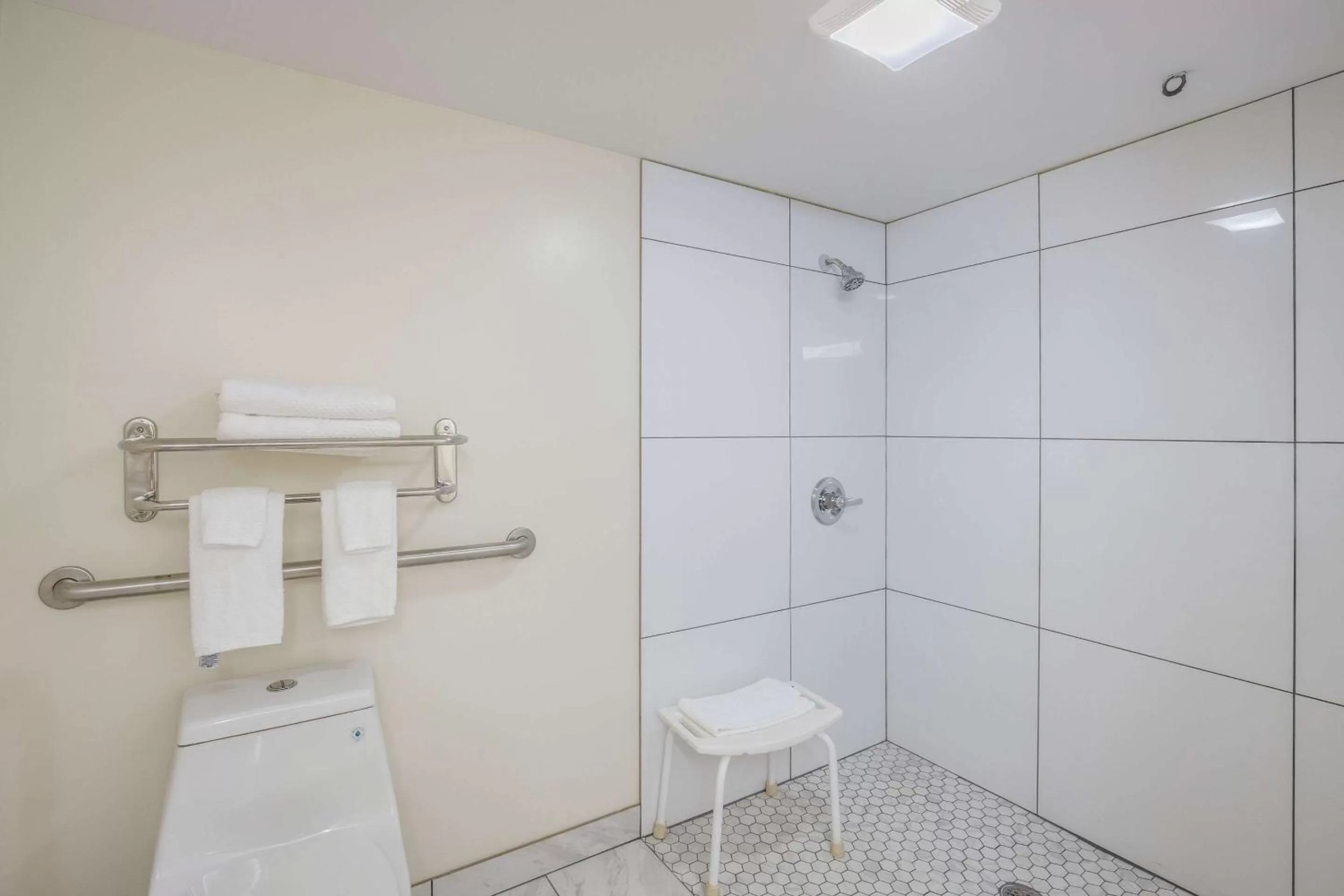 Bathroom in Quality Inn & Suites Conference Center Thomasville