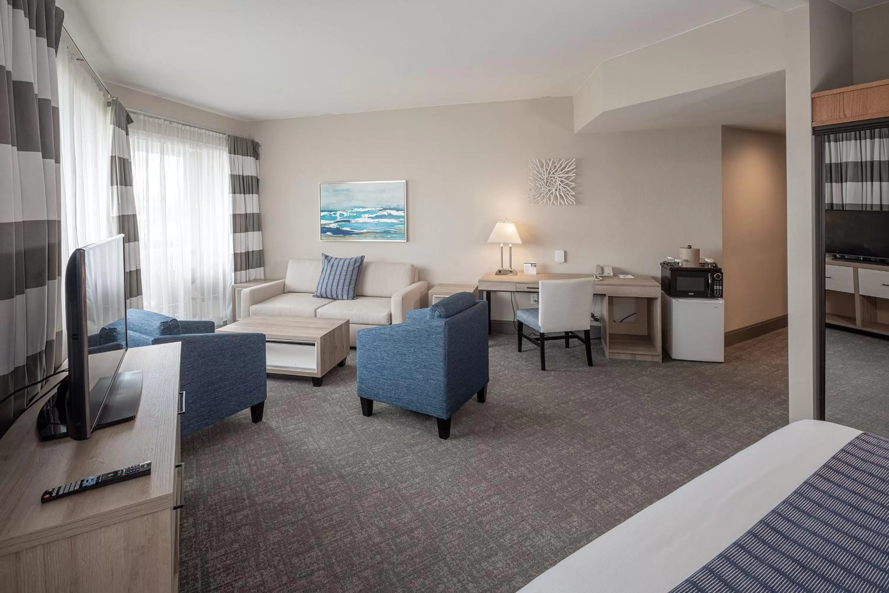 Living room, Bed in Bay Club Hotel and Marina