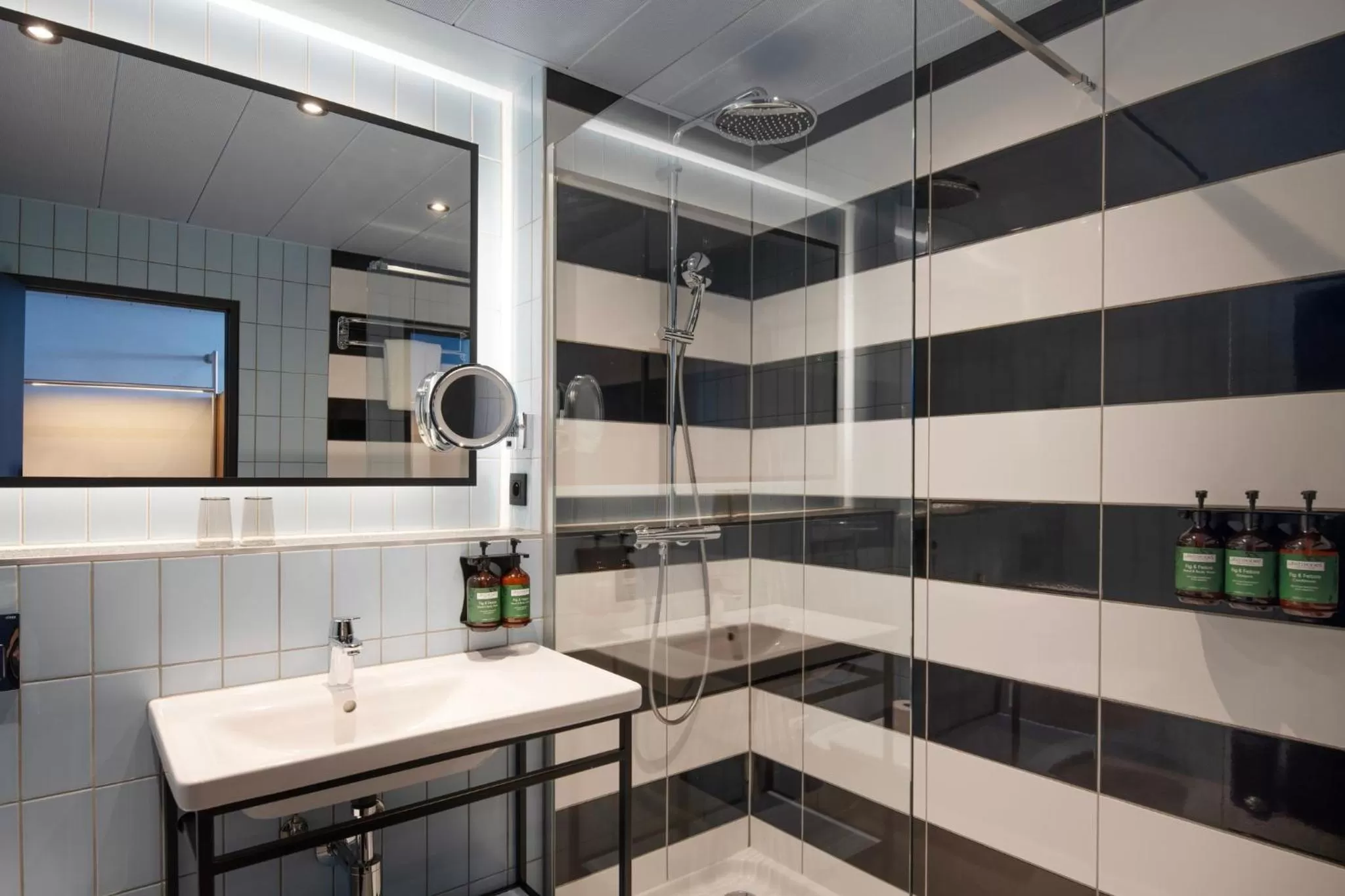 Bathroom in Crowne Plaza Antwerpen by IHG