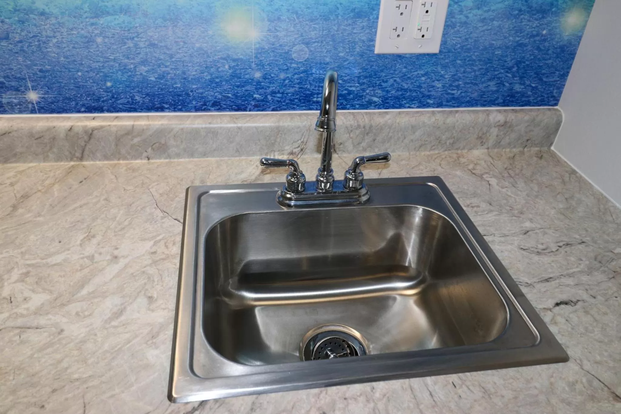 Kitchen or kitchenette in Envi Boutique Hotel Henderson-Evansville South