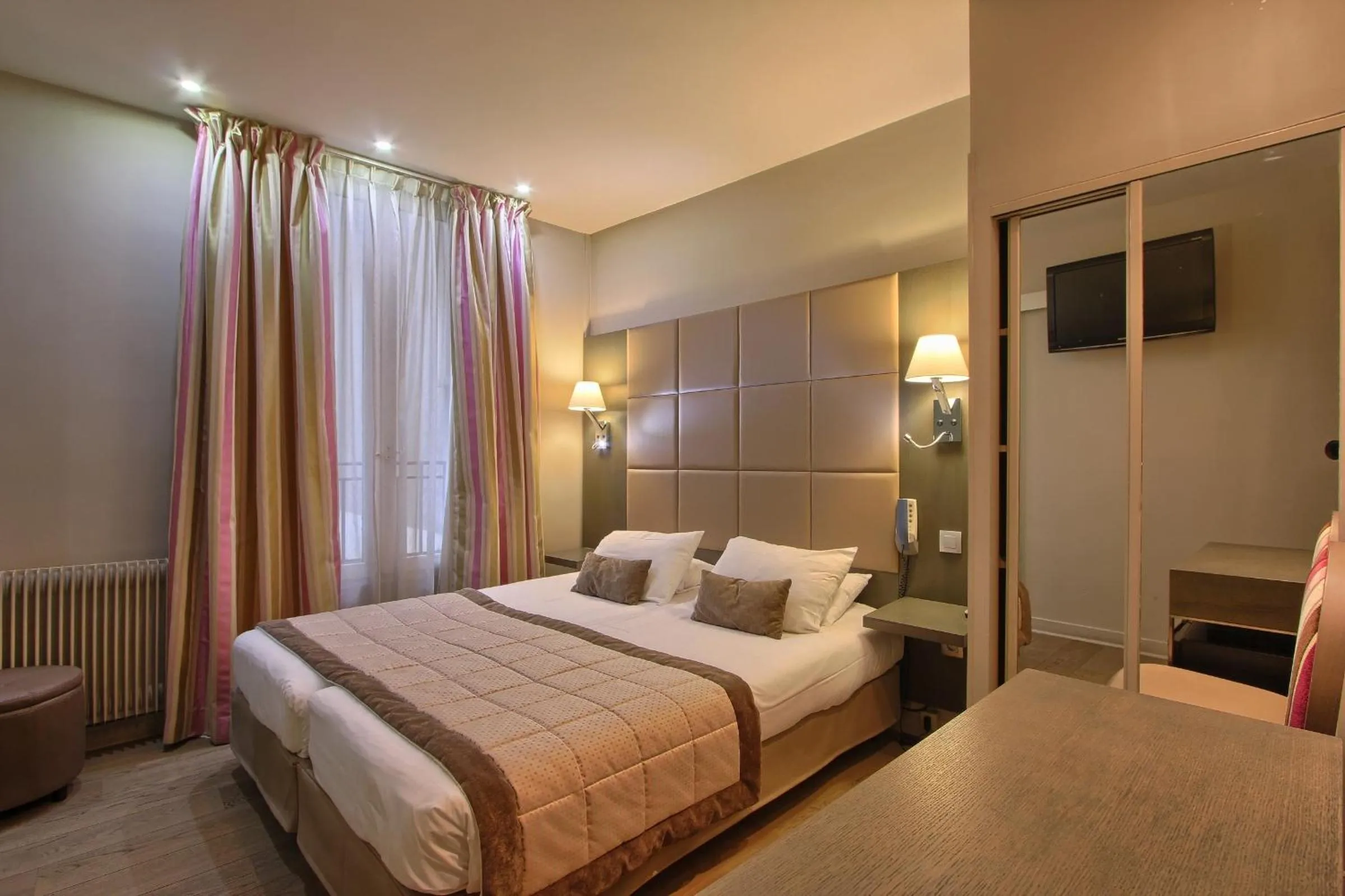 Bed in Villa Margaux Opéra Montmartre