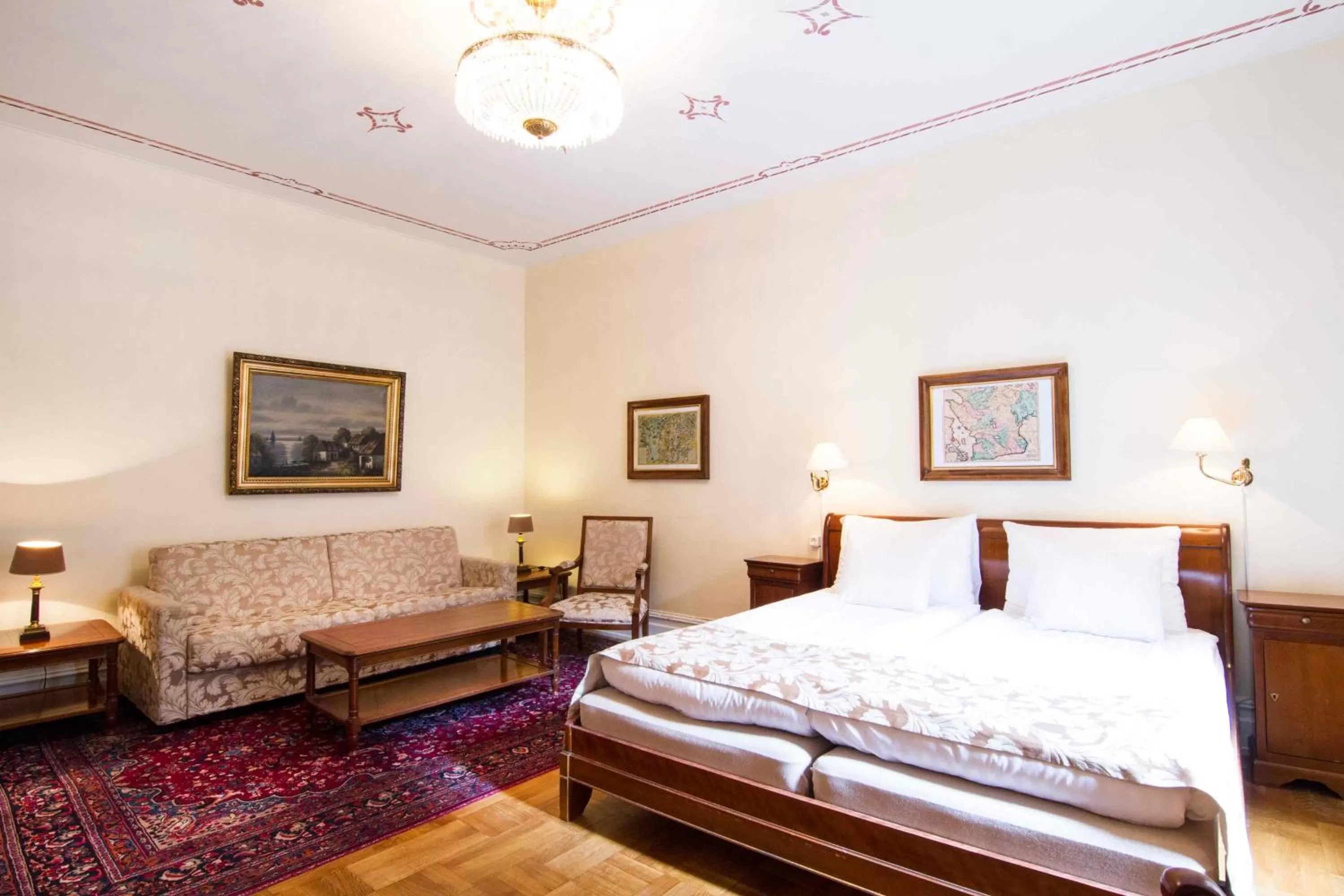 Photo of the whole room, Bed in Mayfair Hotel Tunneln