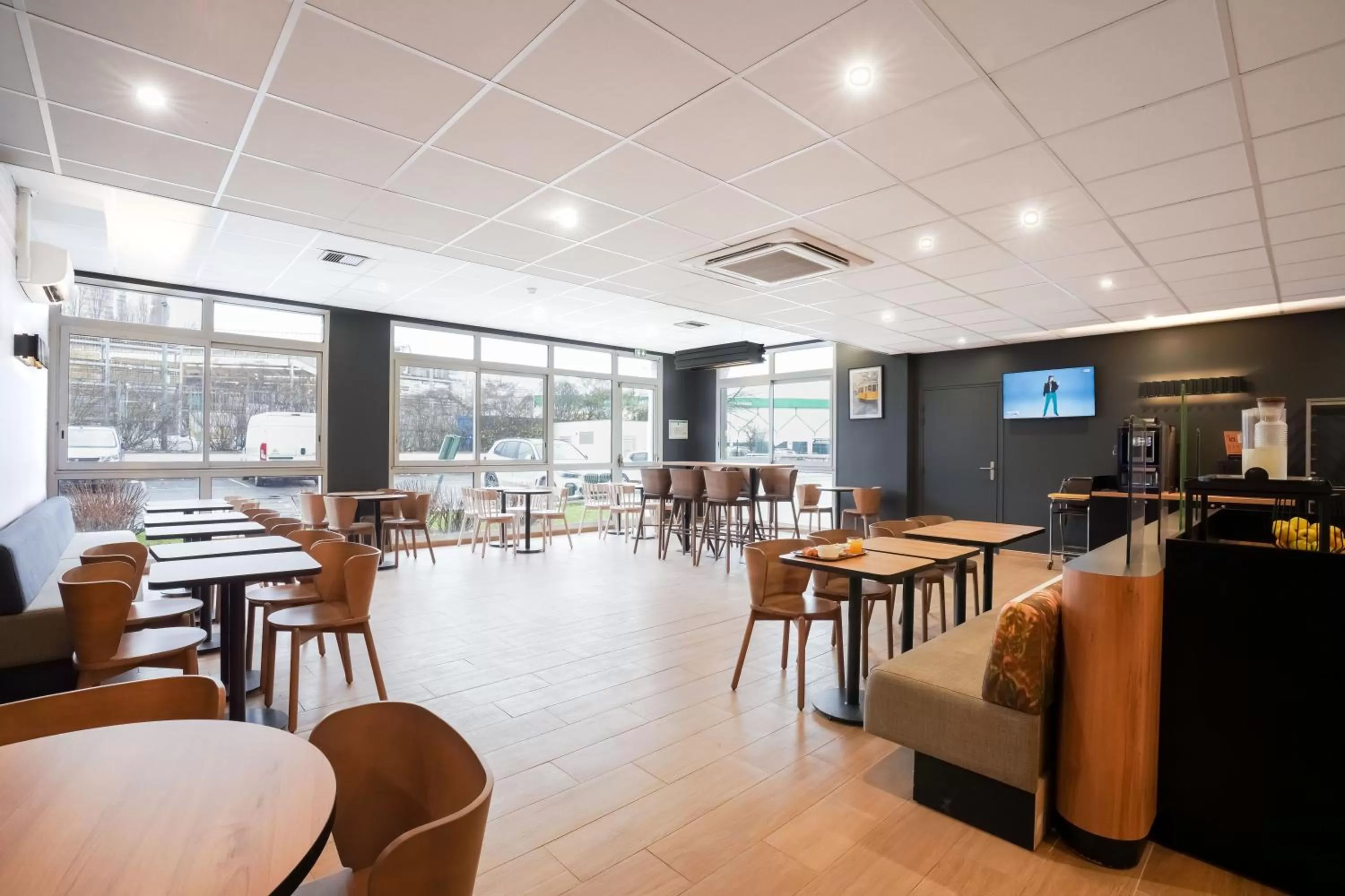 Buffet breakfast in B&B HOTEL Paris Rosny-sous-Bois