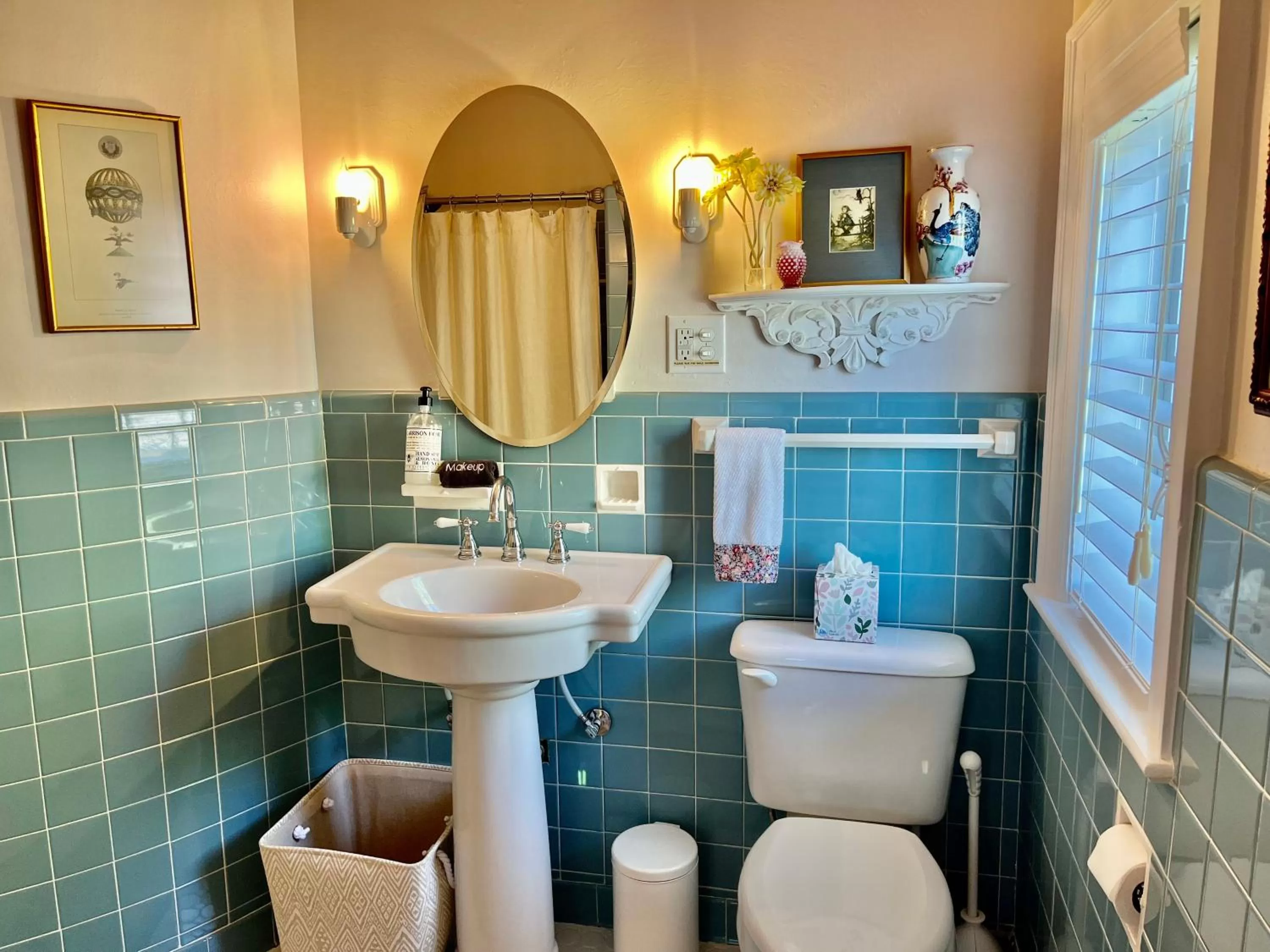 Bathroom in The Holly and Ivy Inn