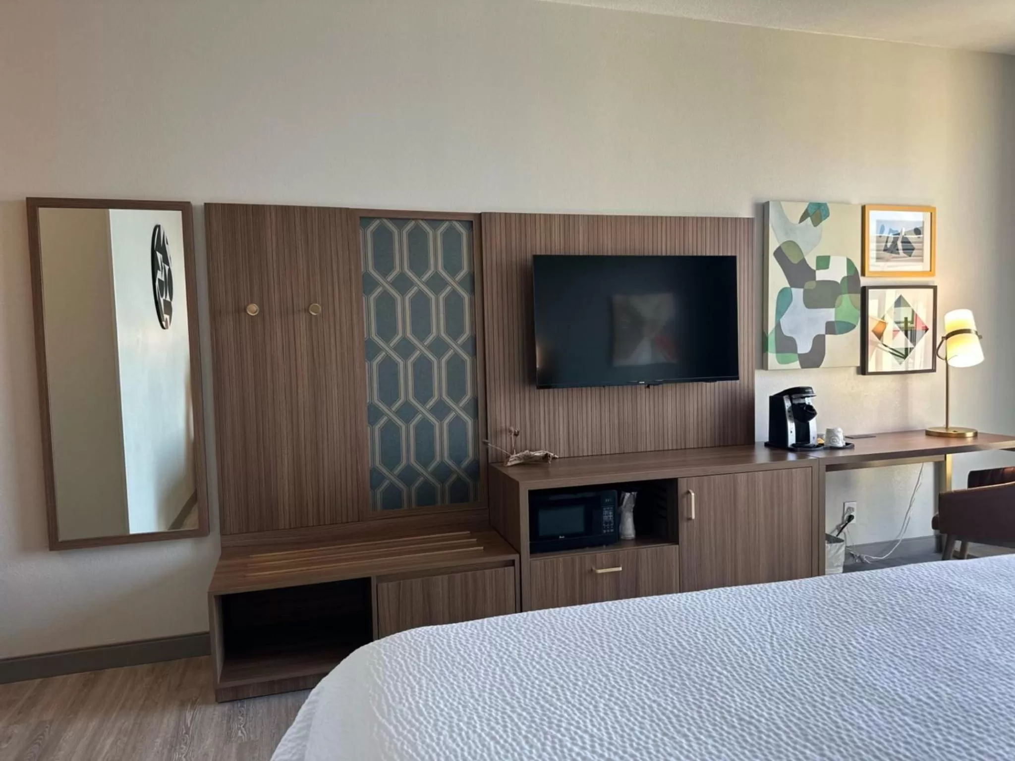 Photo of the whole room, Bed in Holiday Inn Roanoke - Tanglewood Route 419 & I 581 by IHG