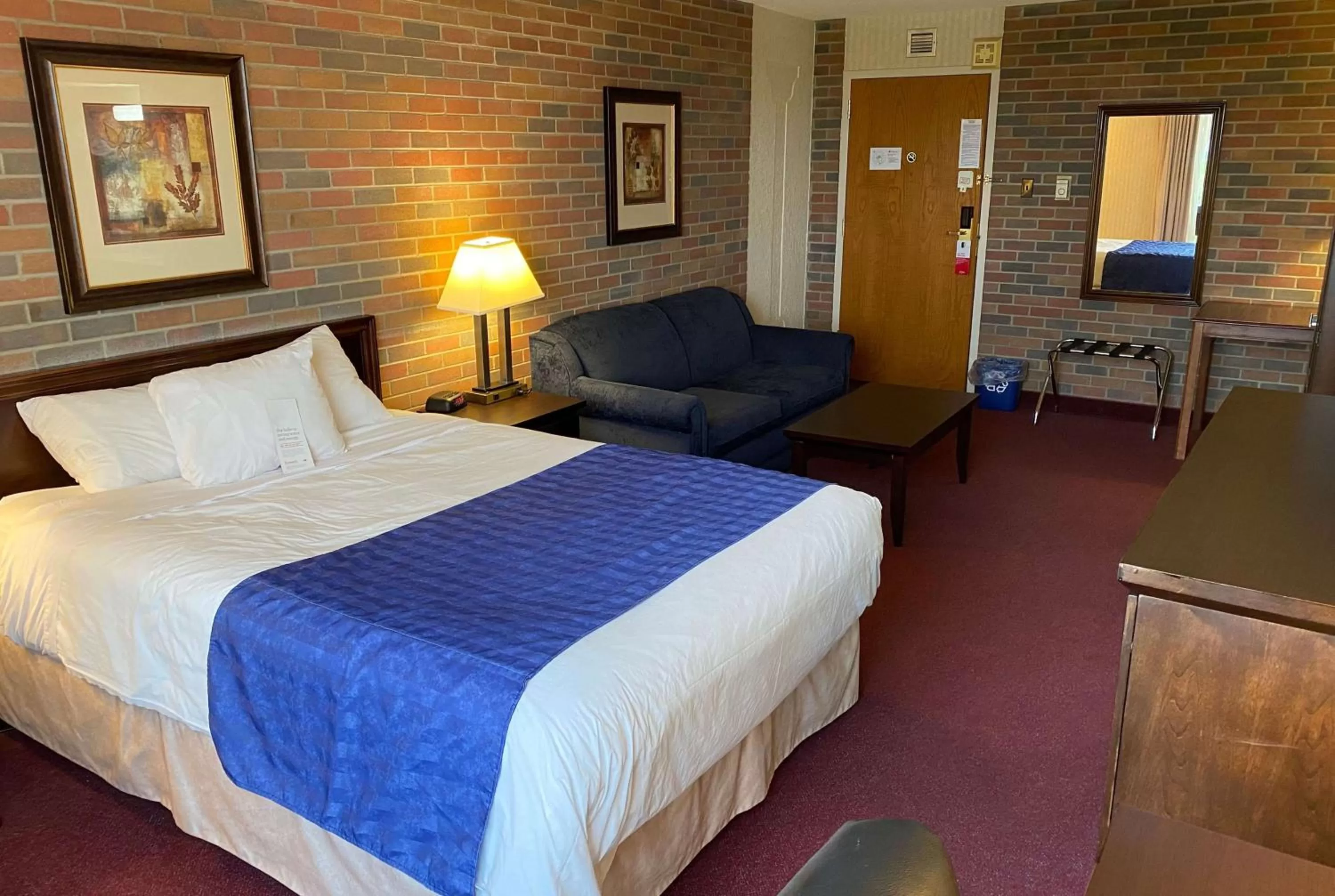 Photo of the whole room, Bed in Ramada by Wyndham Lethbridge