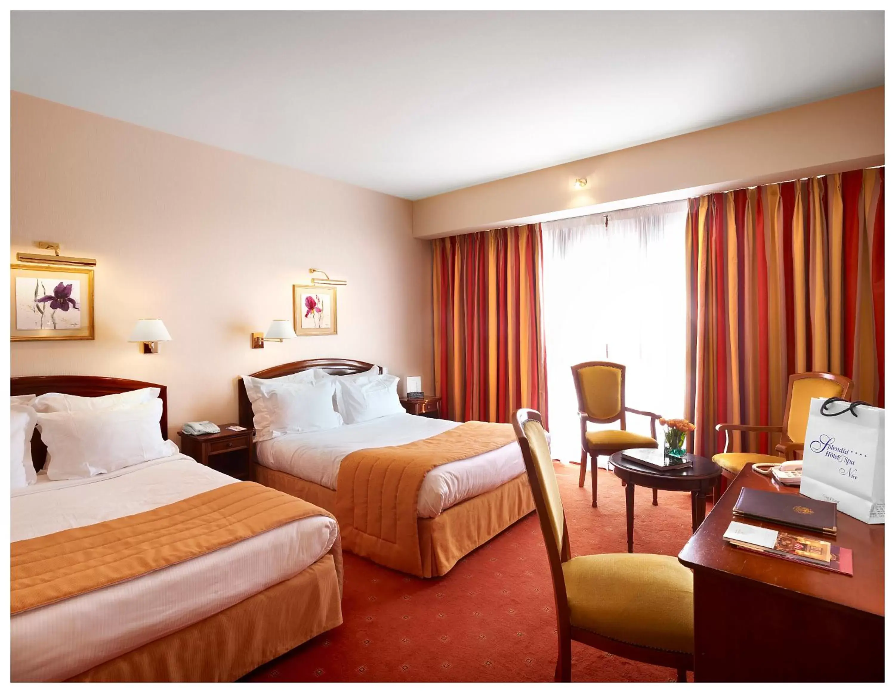 Family Room with Shower in Splendid Hotel & Spa Nice Family Room with Shower in Splendid Hotel & Spa Nice