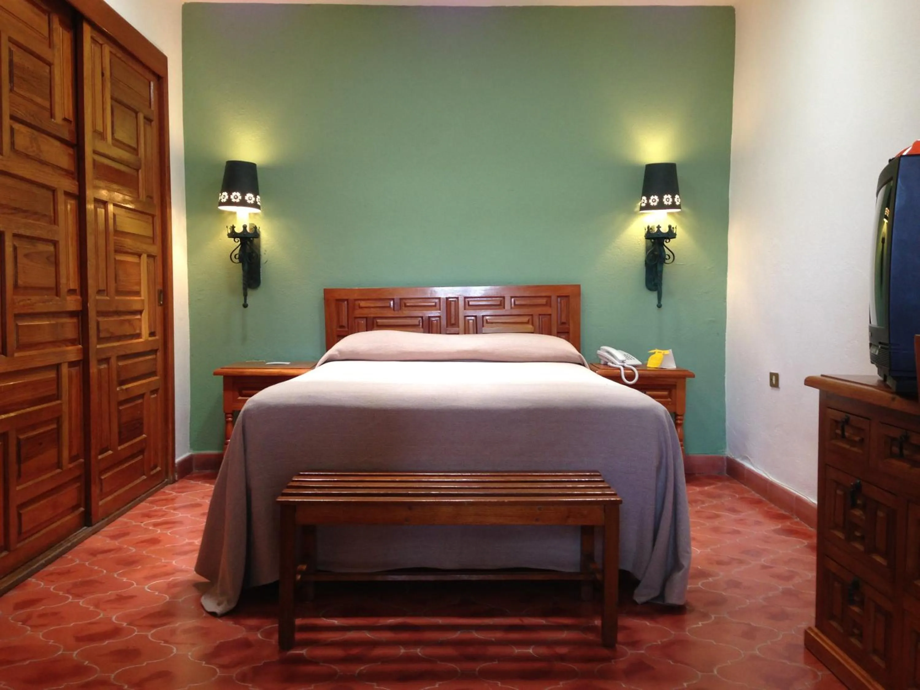 Bed in Rancho Hotel Atascadero