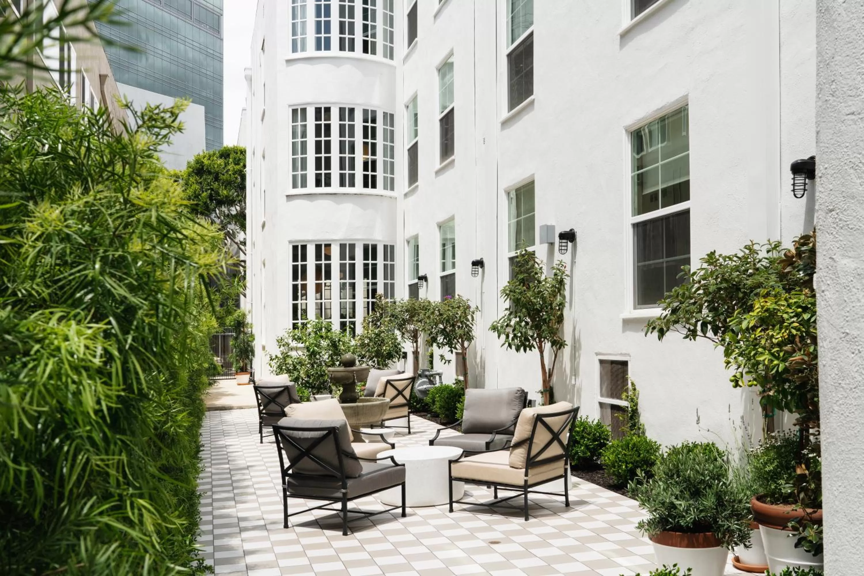 Patio in Palihotel Westwood Village - West Beverly Hills