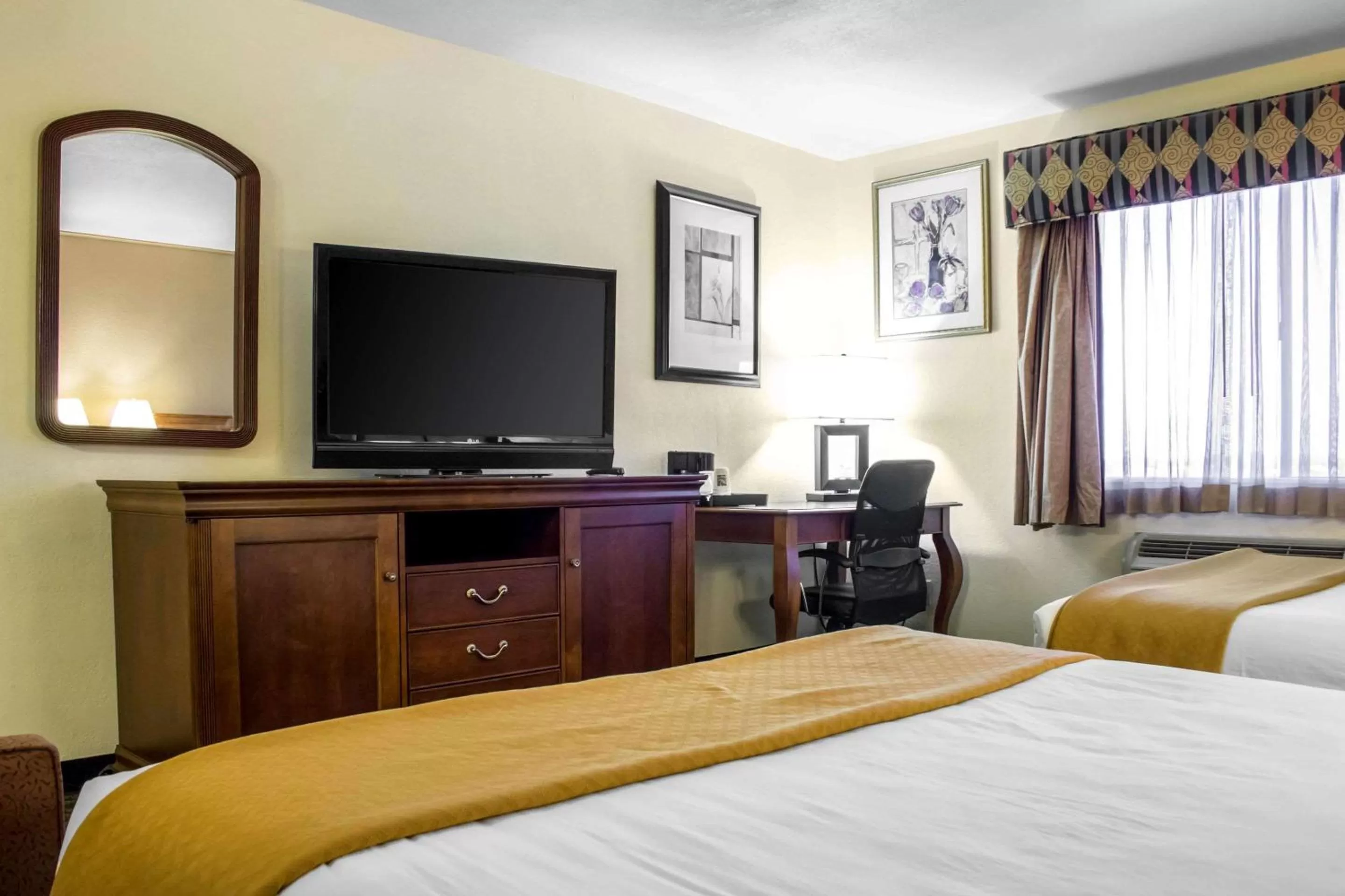 Photo of the whole room, Bed in Quality Inn Wickenburg