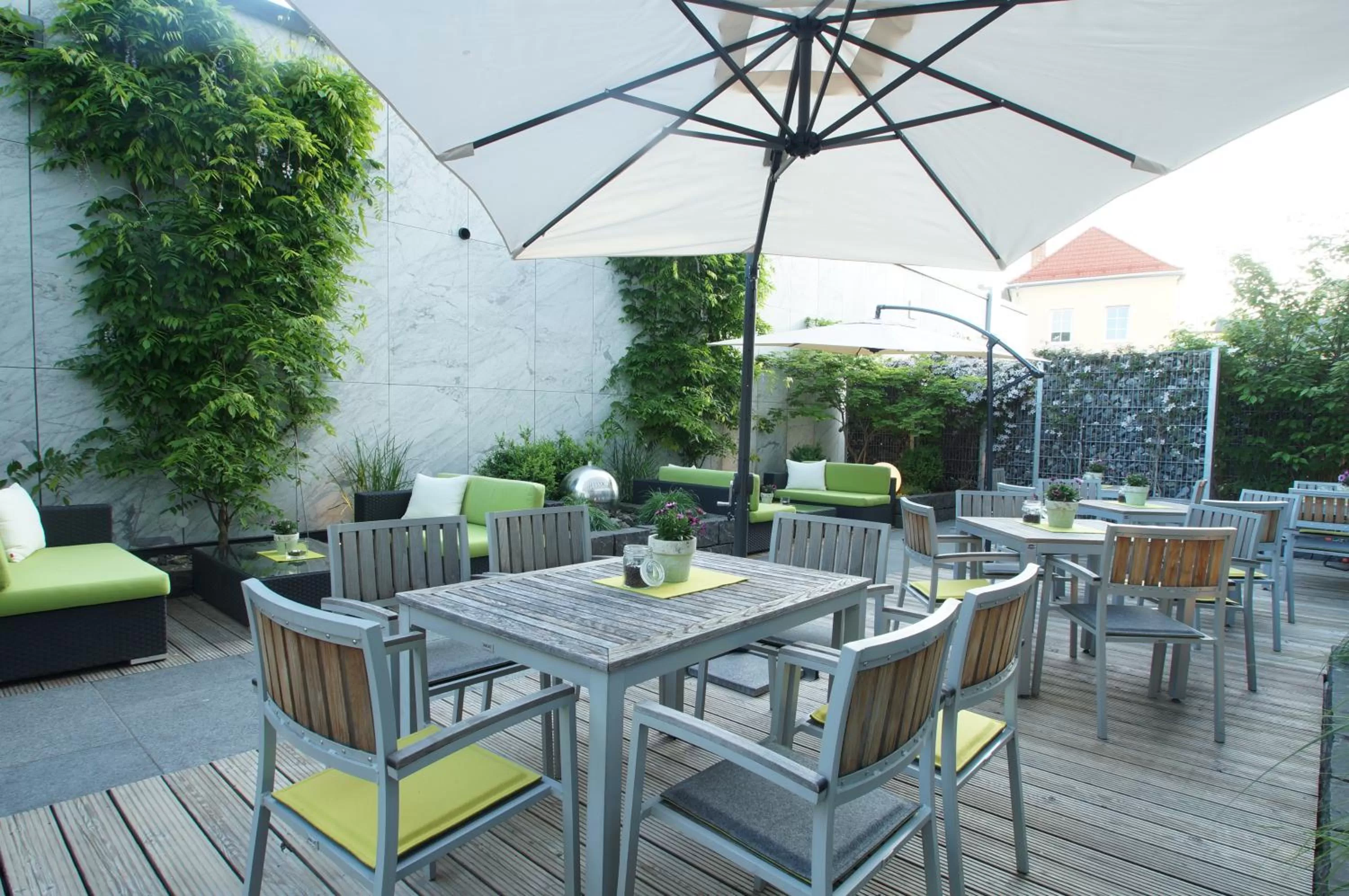 Balcony/Terrace, Restaurant/Places to Eat in Hotel Peterhof