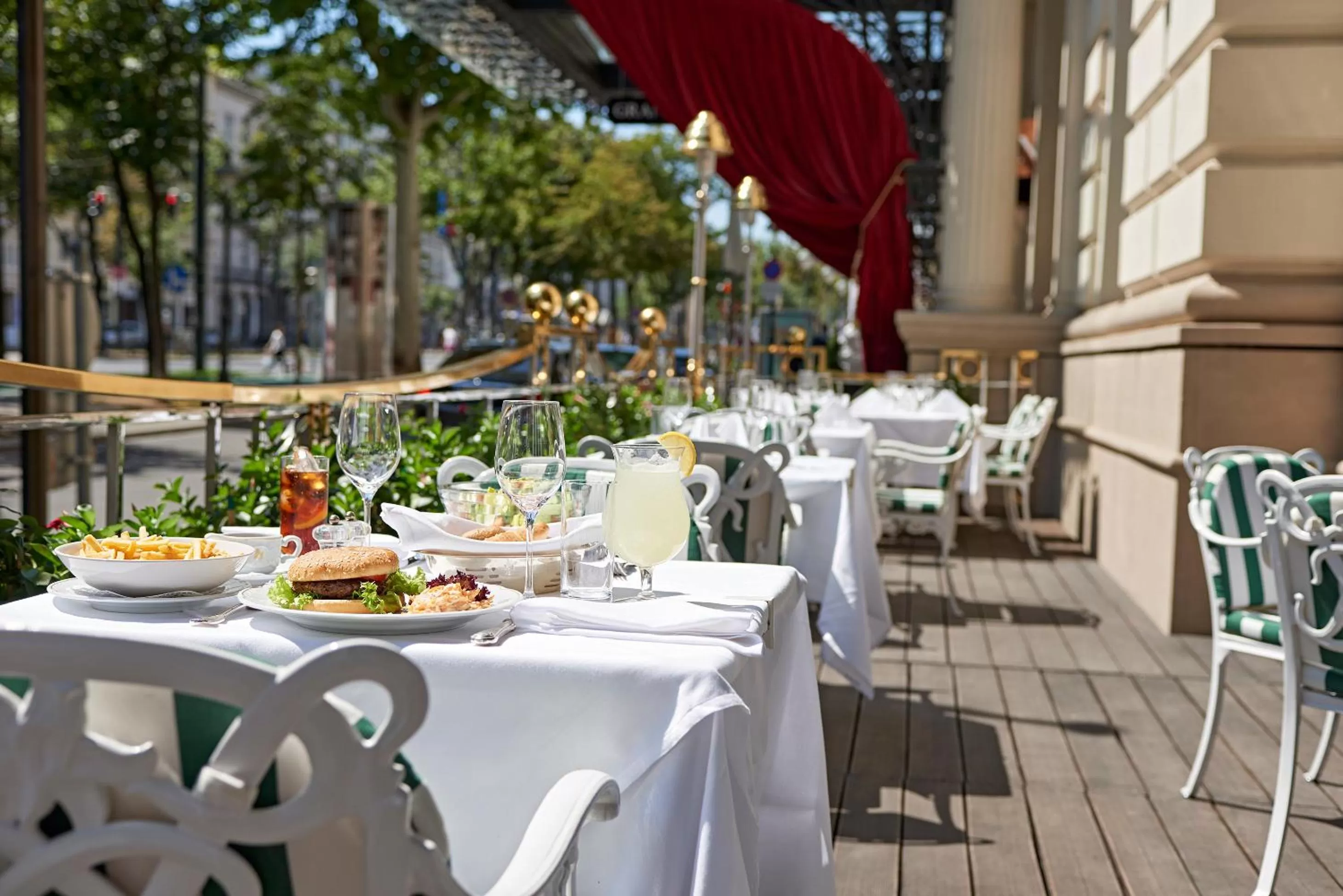 Restaurant/places to eat in Grand Hotel Wien