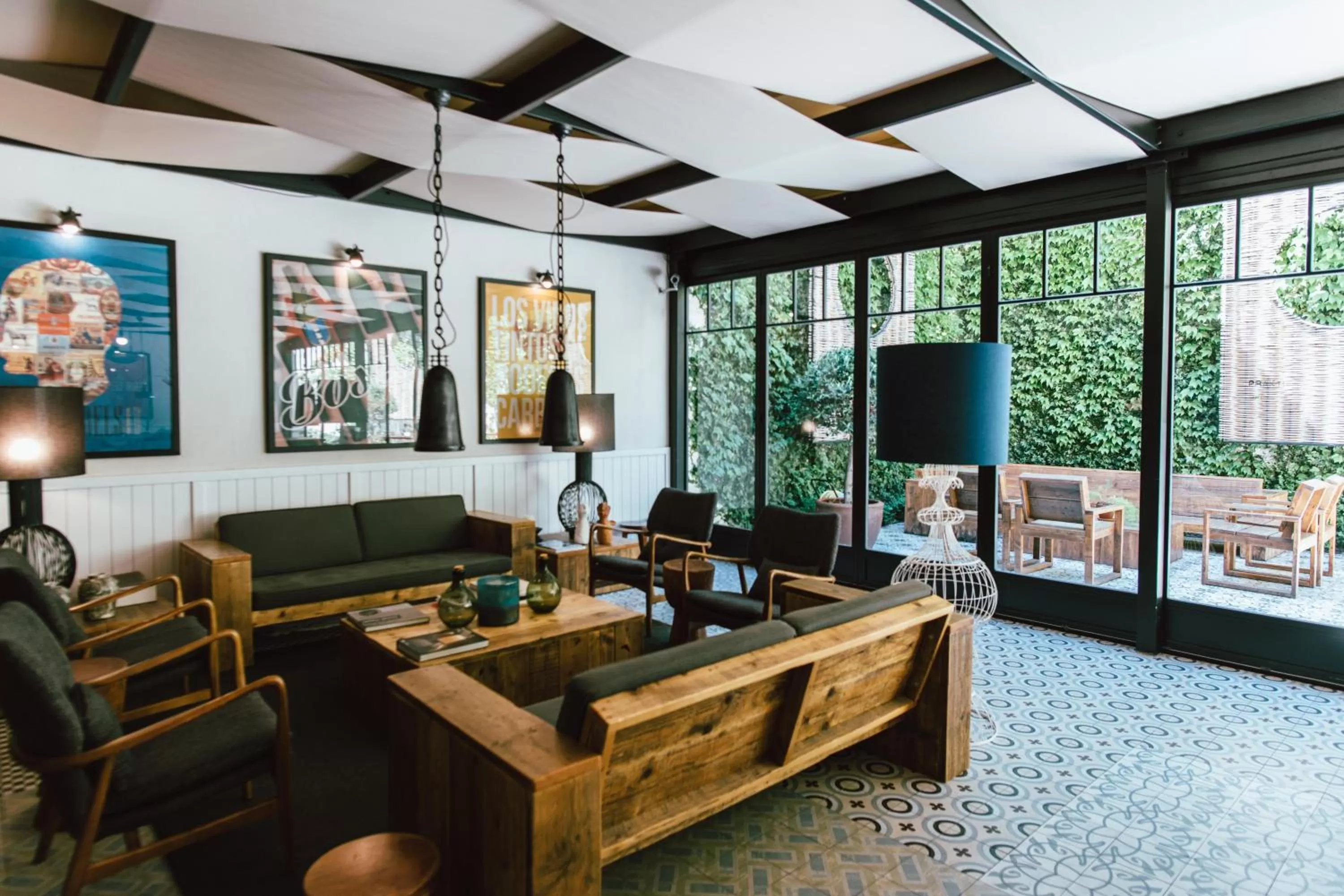 Communal lounge/ TV room in Praktik Vinoteca