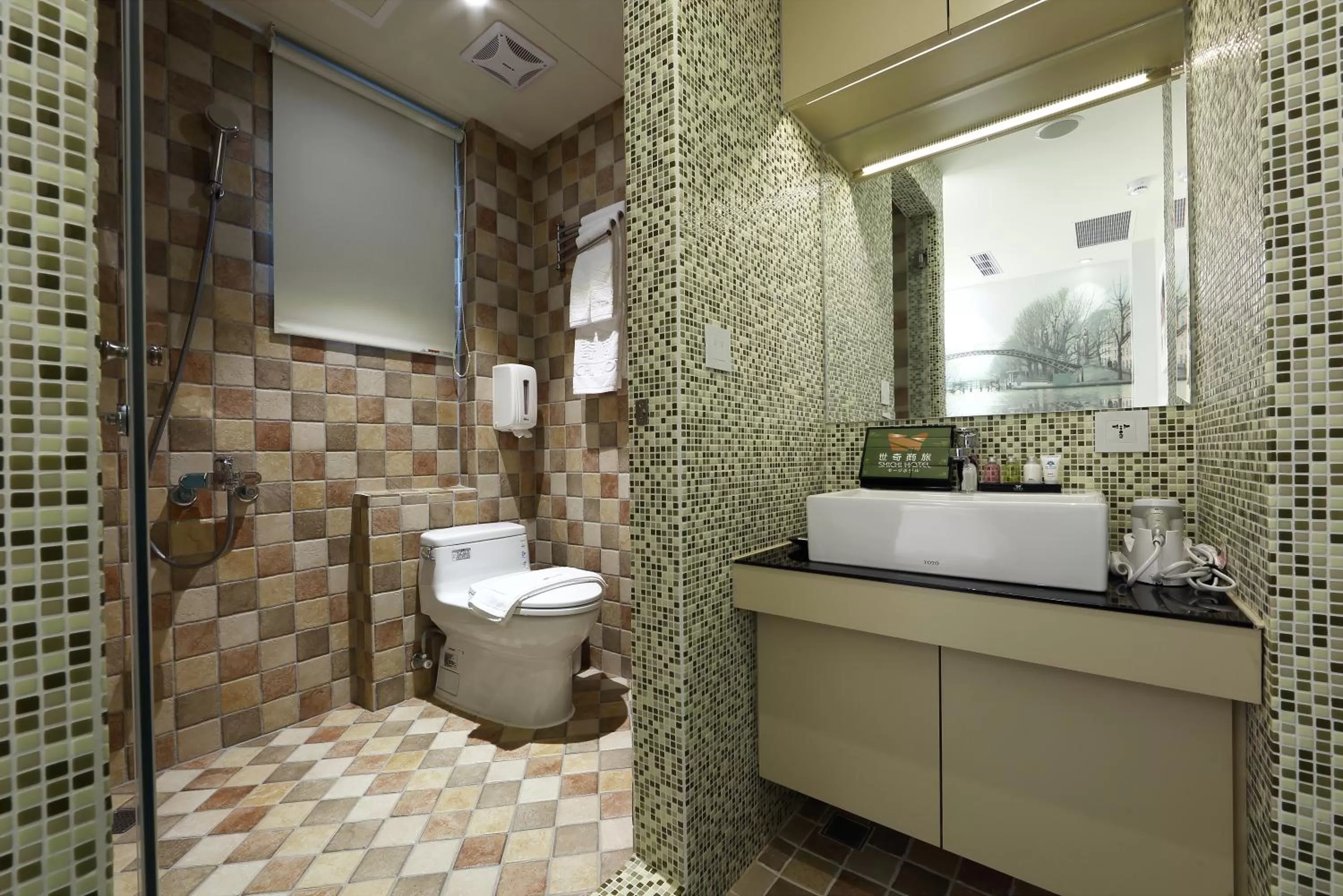 Toilet in Shichi Hotel