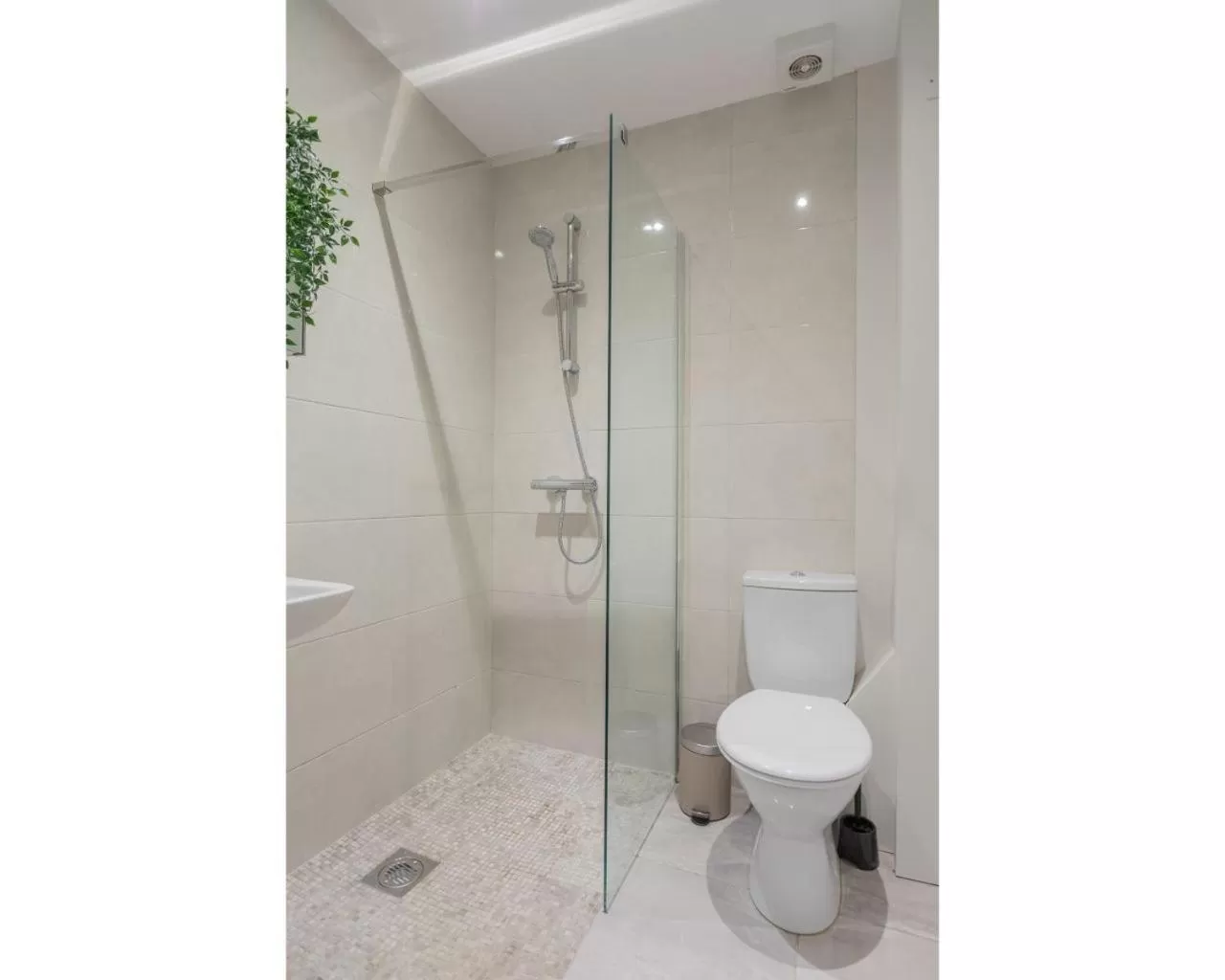 Bathroom in Central Belfast Apartments Camden Street