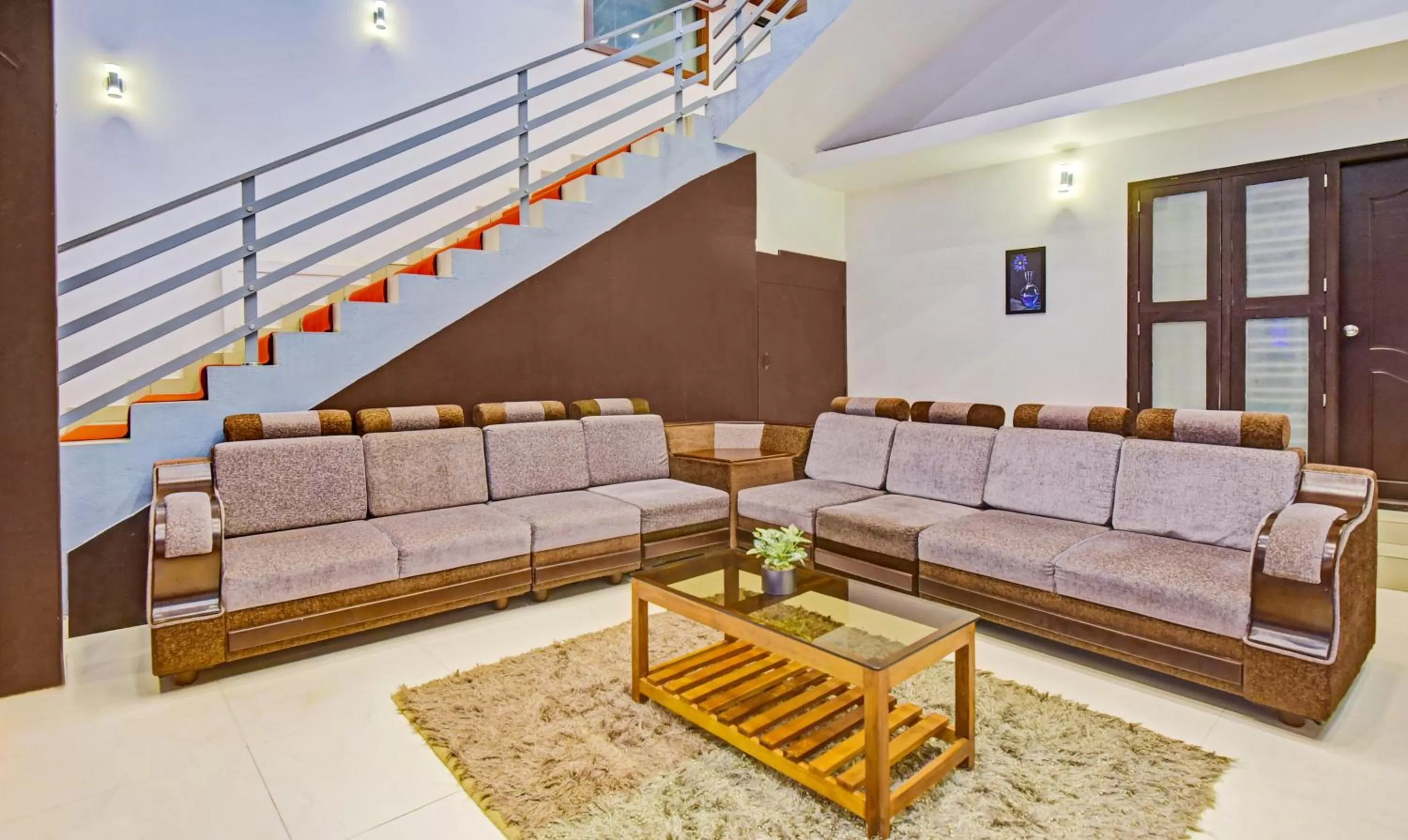 Seating area in Itsy Hotels Igloo Residency, 400 Meters From Raja Seat Garden