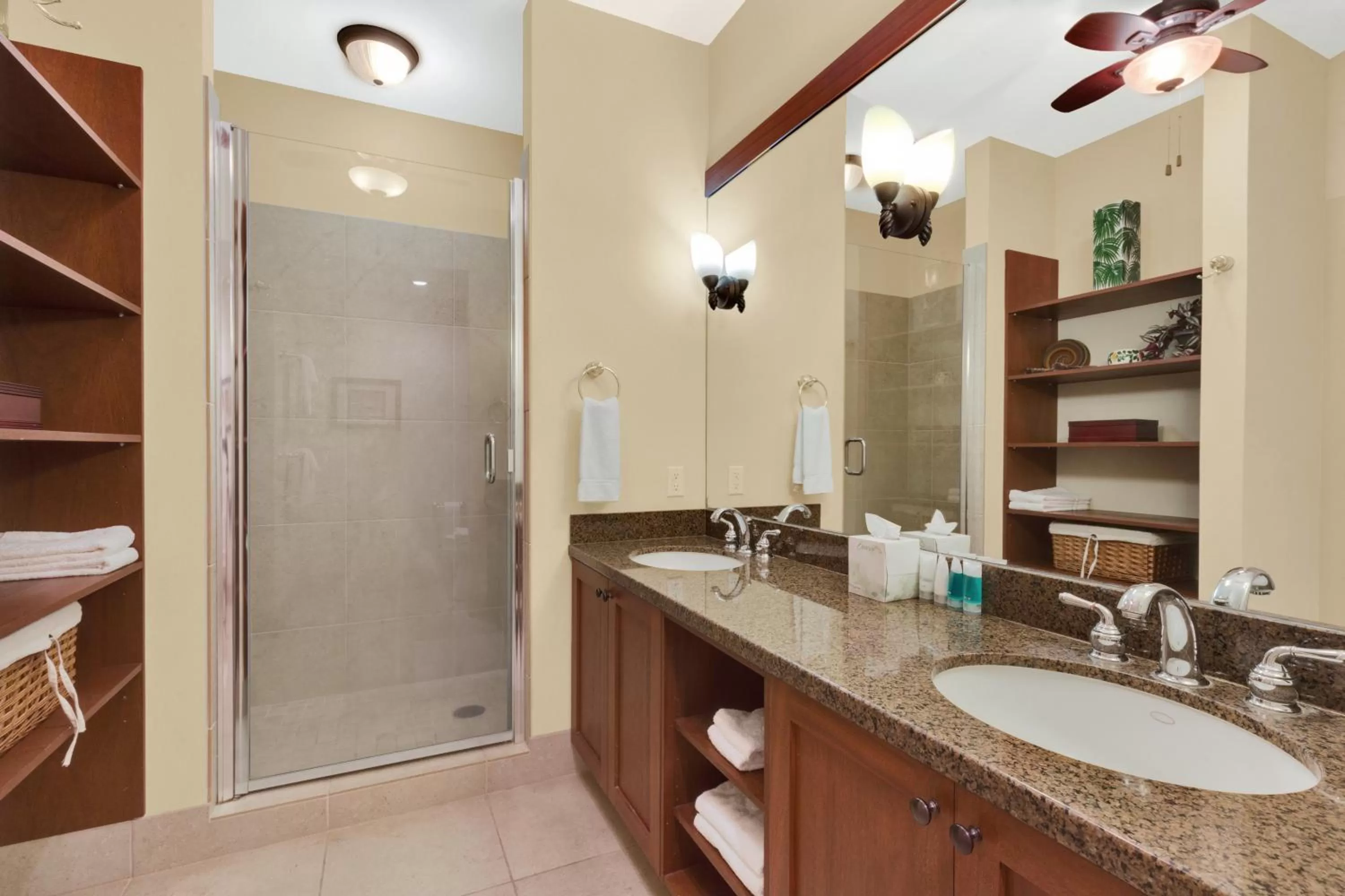 Bedroom in Castle Hali'i Kai at Waikoloa