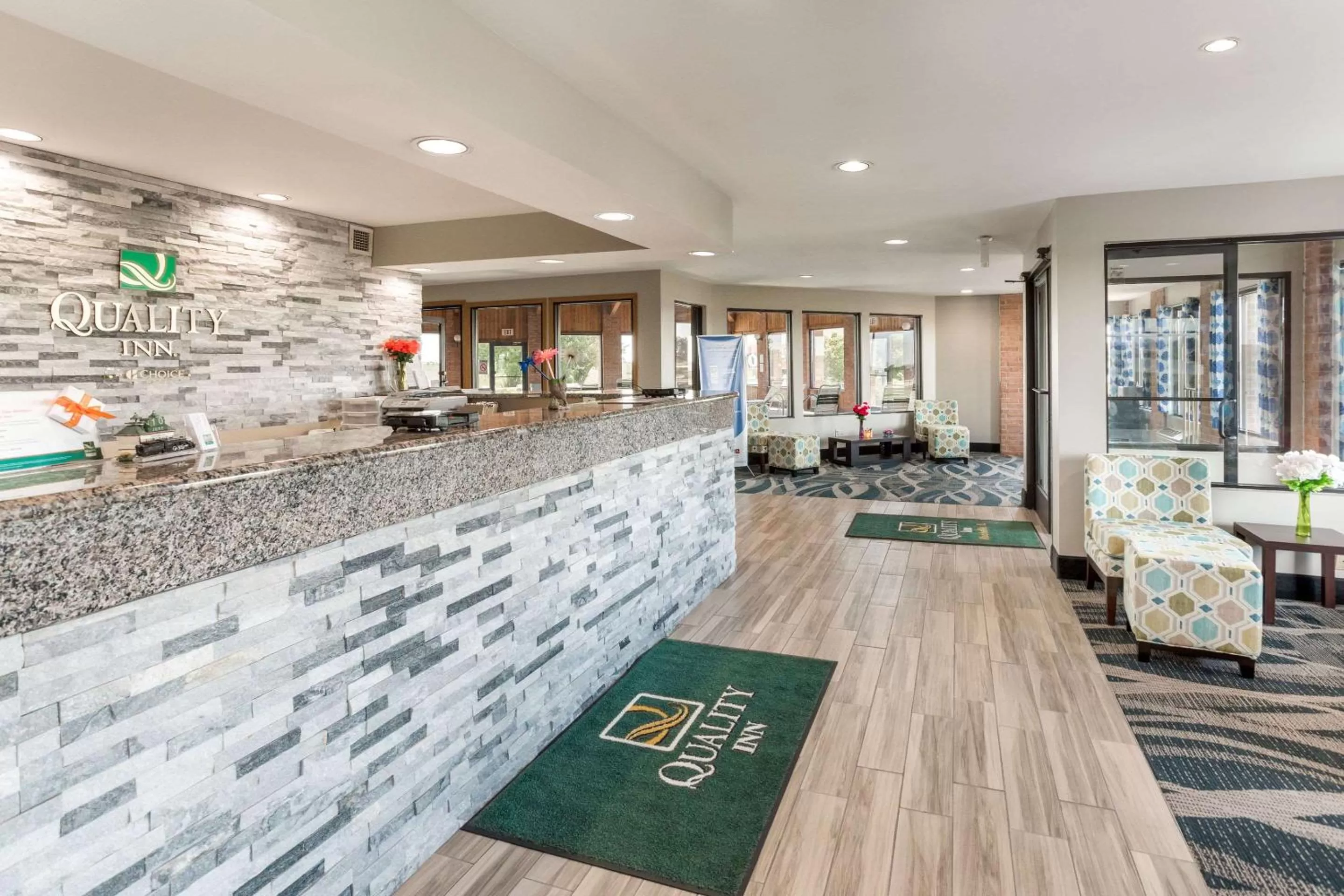 Lobby or reception, Restaurant/Places to Eat in Quality Inn Rochelle