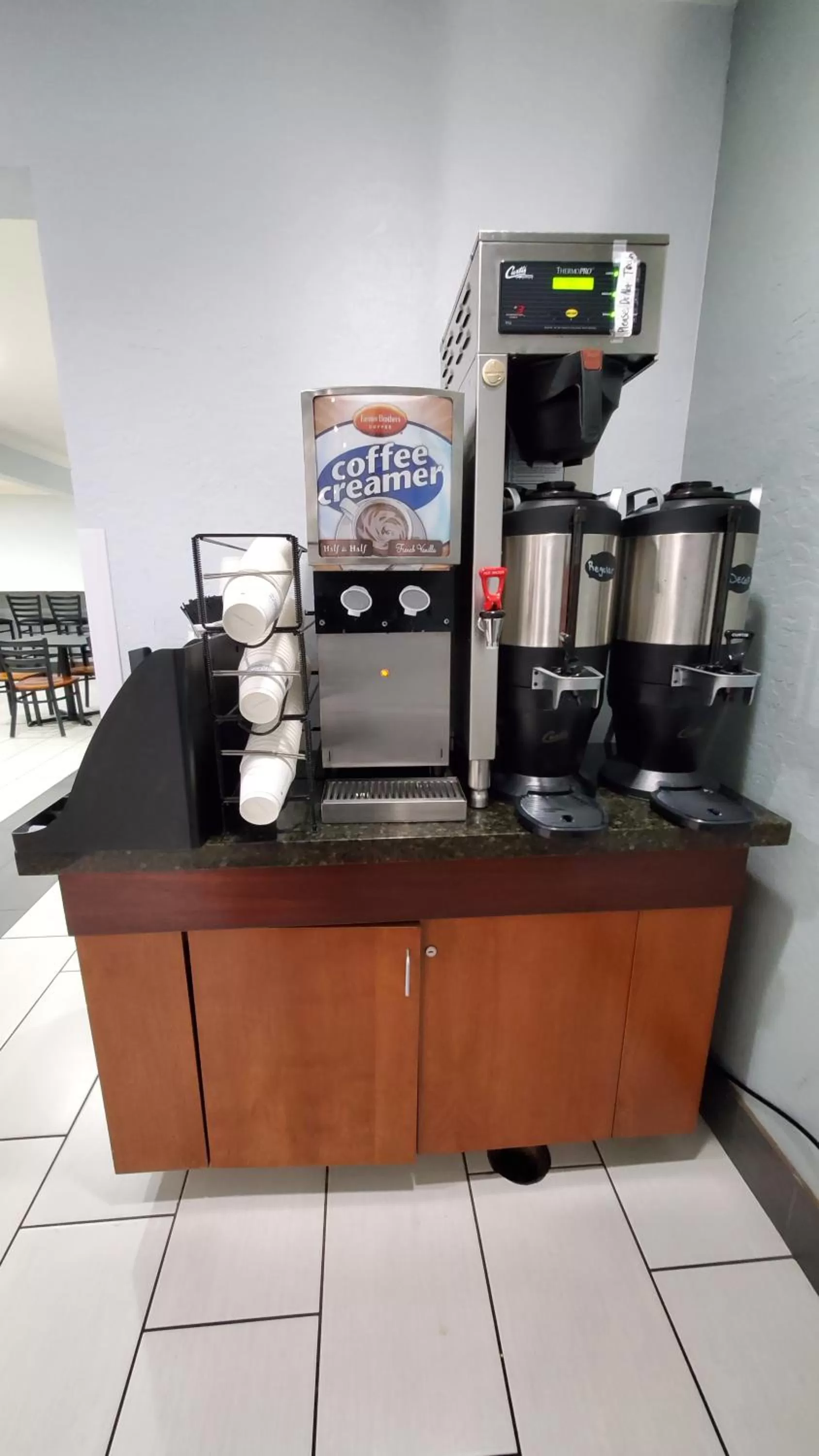 Coffee/tea facilities in Baymont by Wyndham Flagstaff