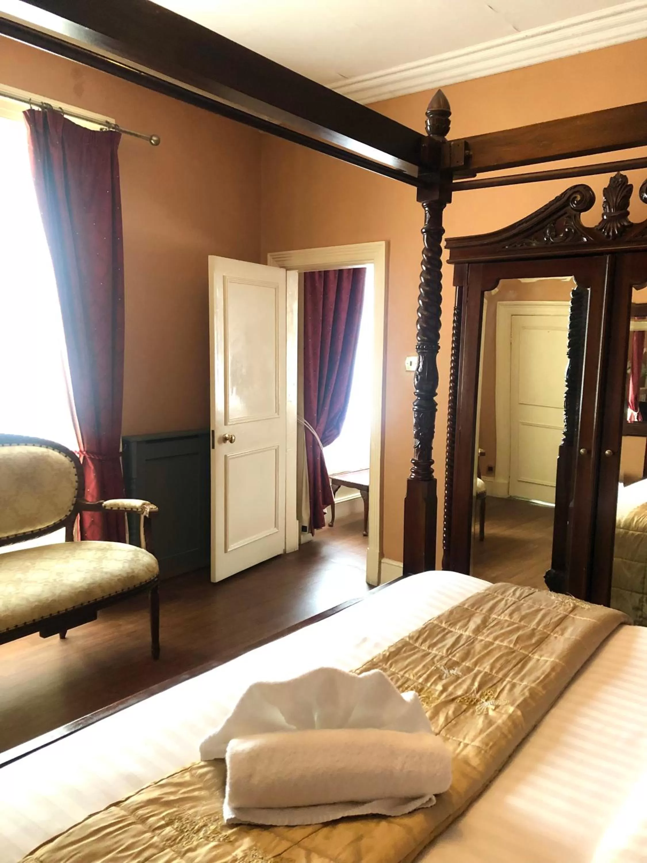 Bed in Park House Hotel