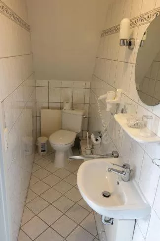Bathroom in Gästehaus Howe
