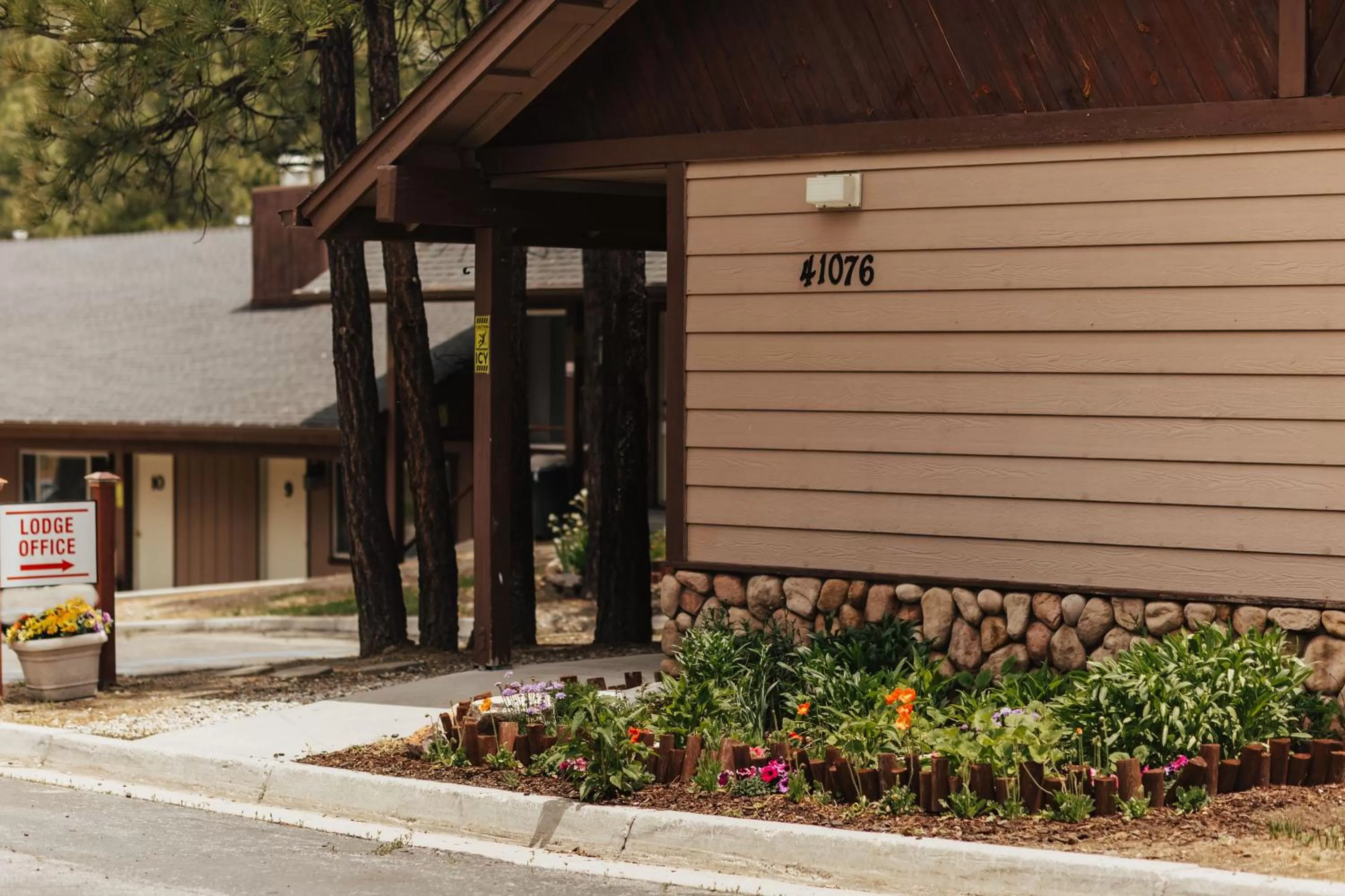 Vintage Lakeside Inn