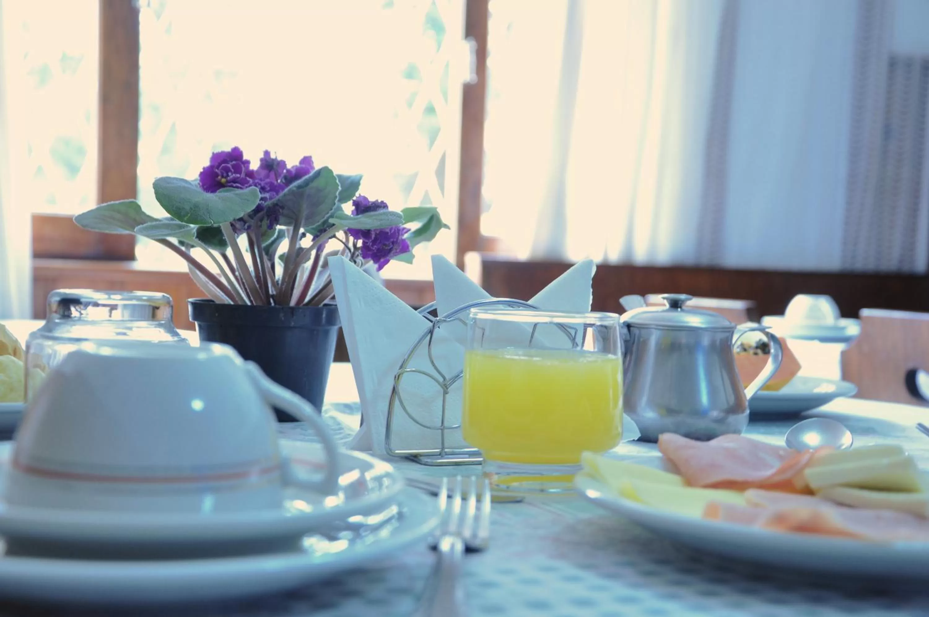 Buffet breakfast, Restaurant/Places to Eat in Pousada Curumi