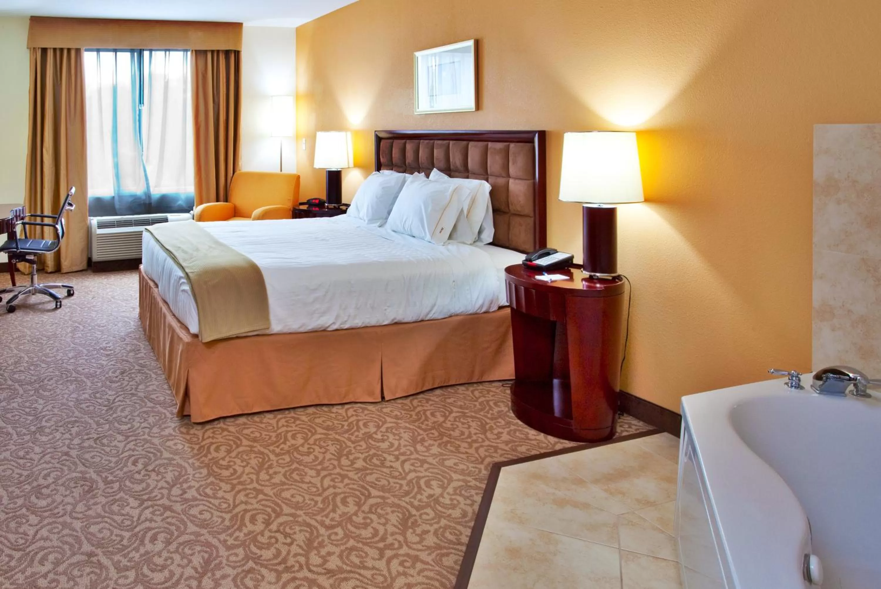 Photo of the whole room, Bed in Holiday Inn Express Hotel & Suites Brooksville-I-75 by IHG