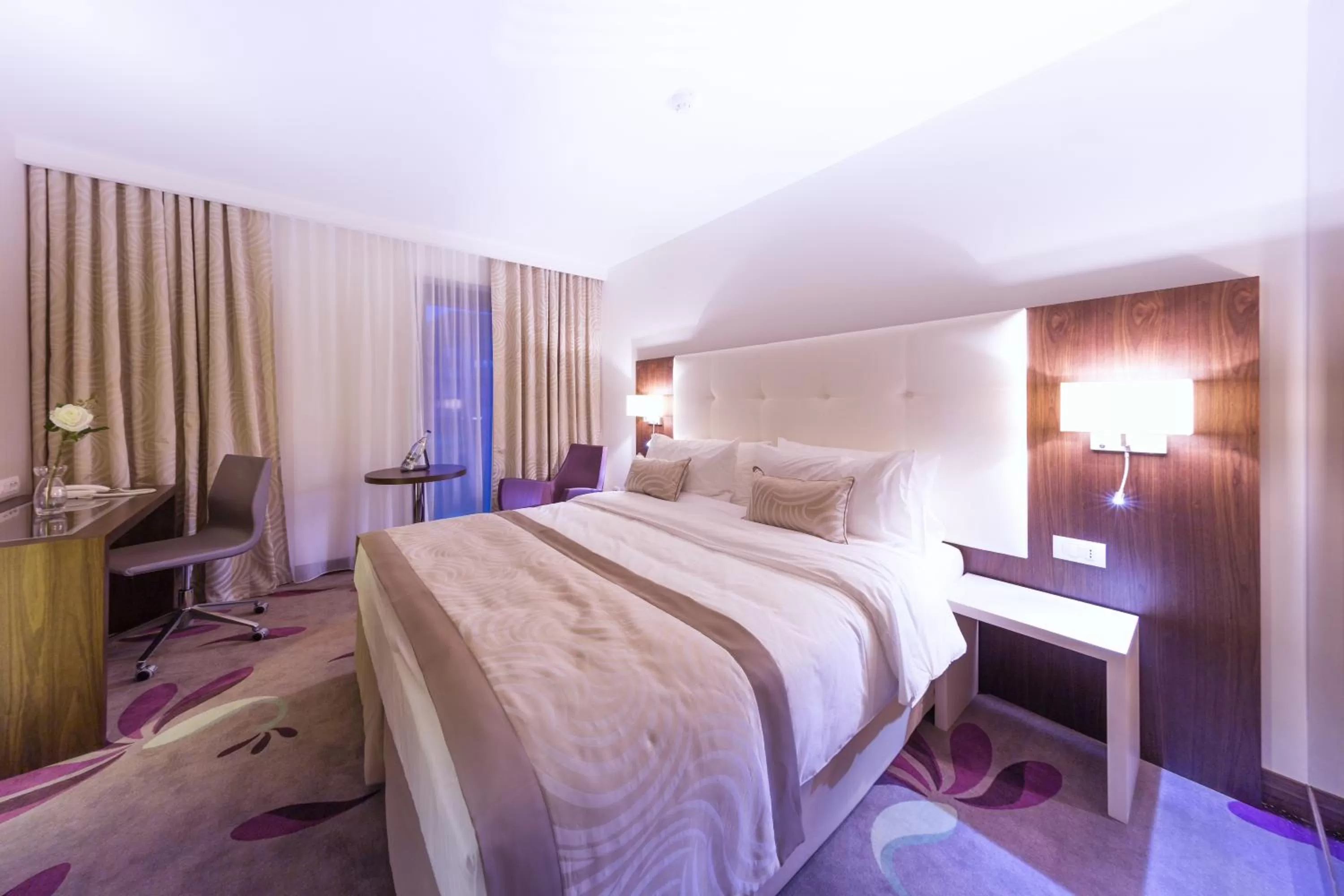 Photo of the whole room, Bed in Hotel Transilvania