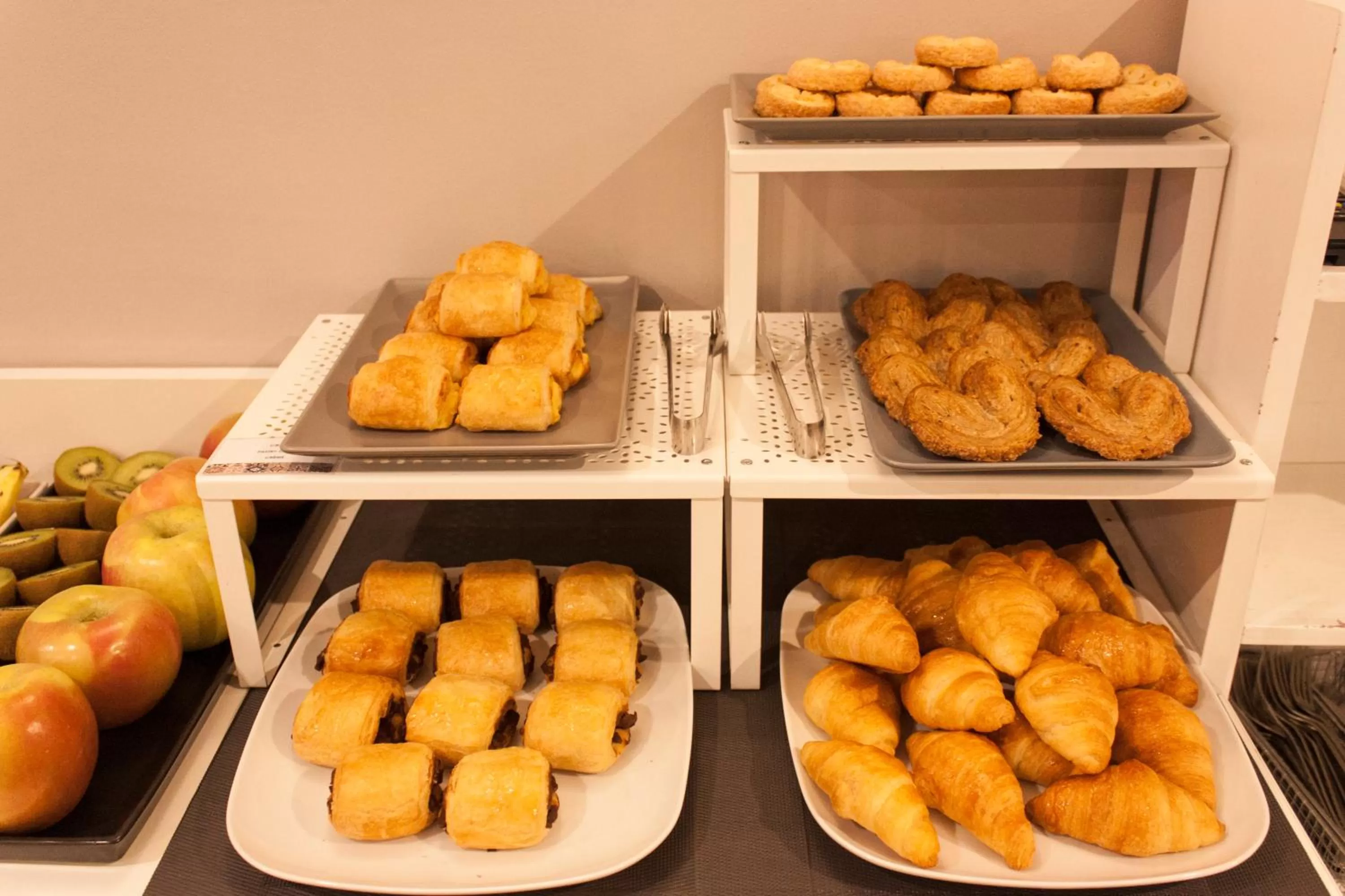 Buffet breakfast in Hotel Torico Plaza