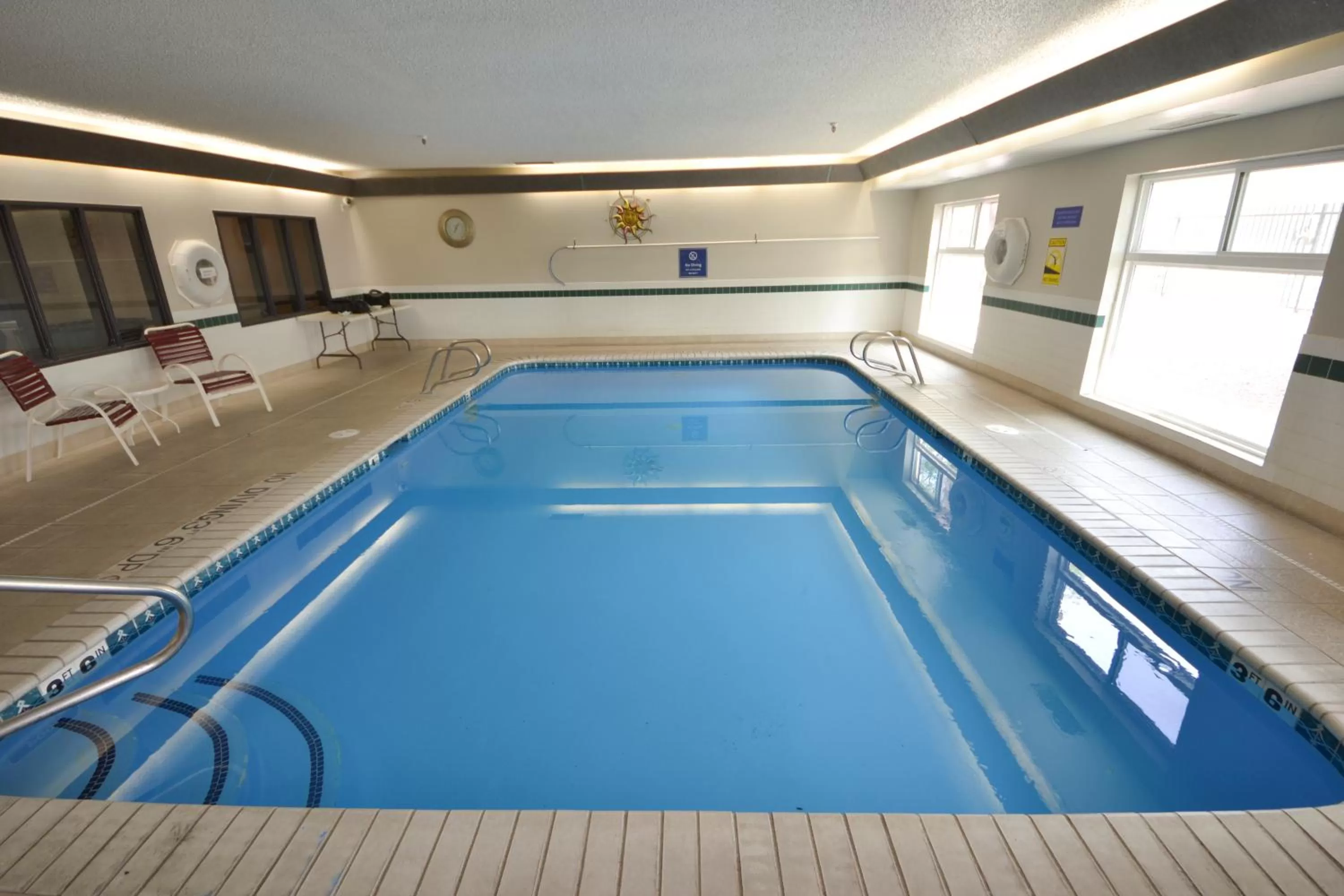Swimming pool in Days Inn & Suites by Wyndham Airport Albuquerque