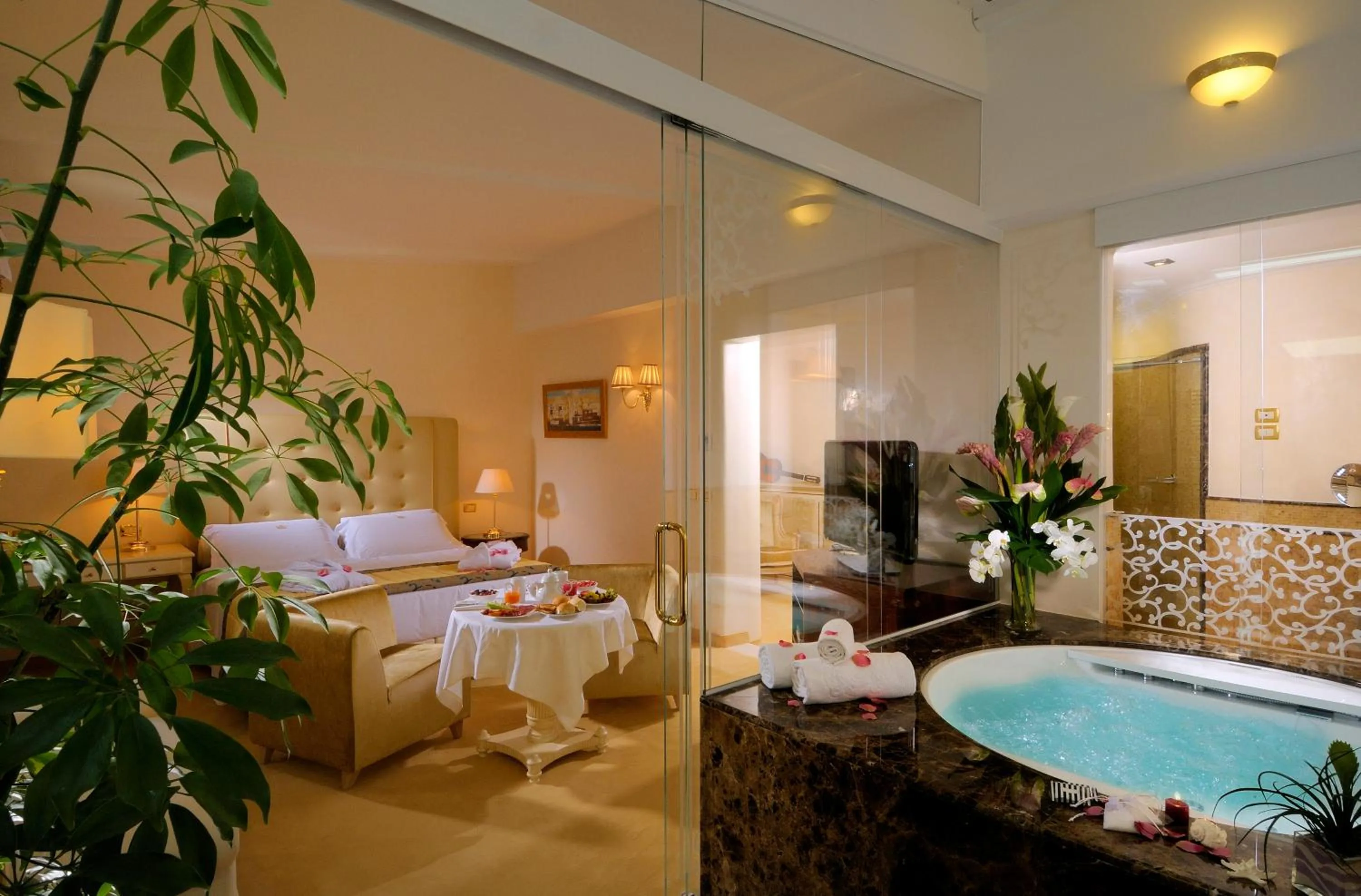 Hot Tub in Hotel De Londres