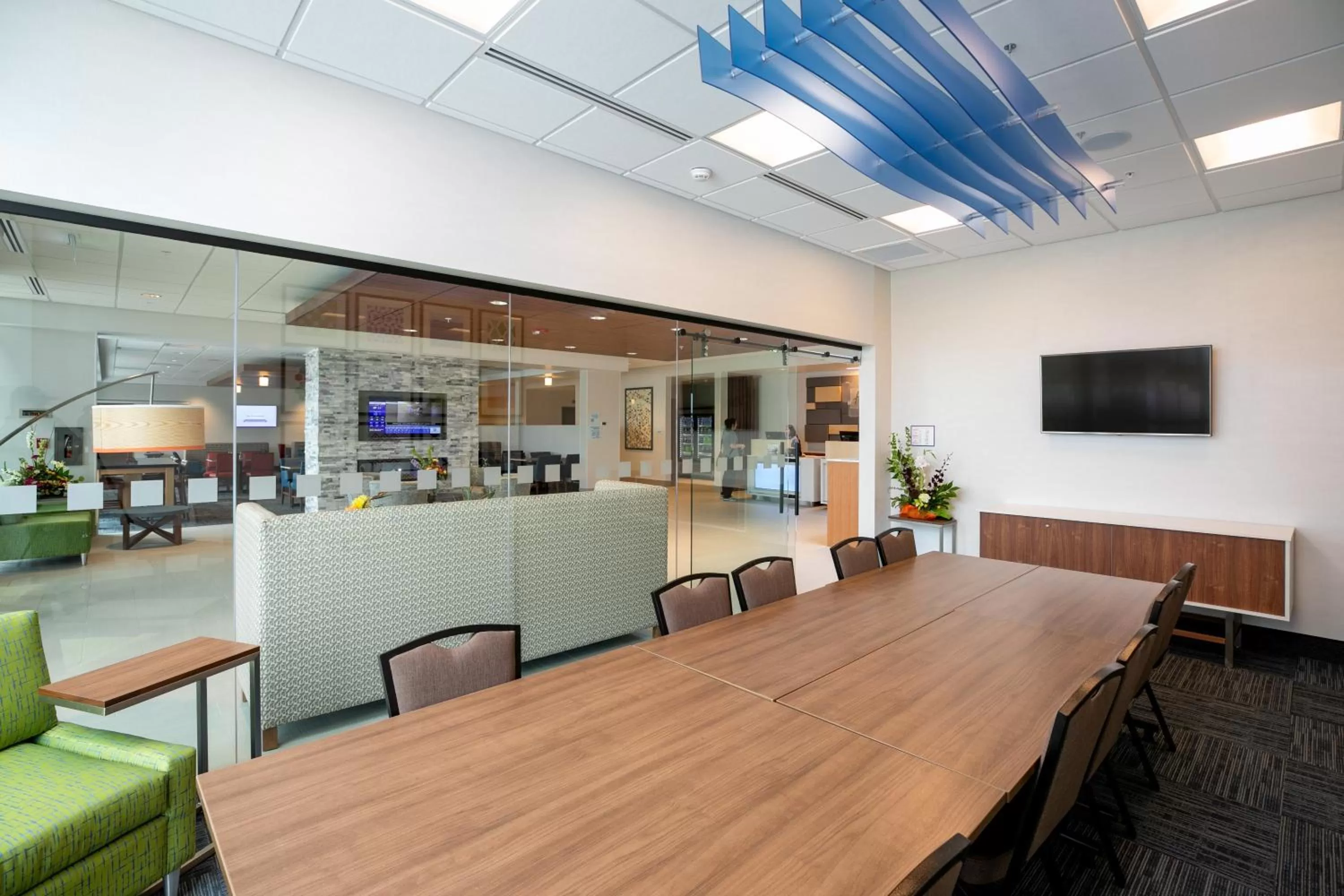Meeting/conference room in Holiday Inn Express - Lethbridge Southeast by IHG