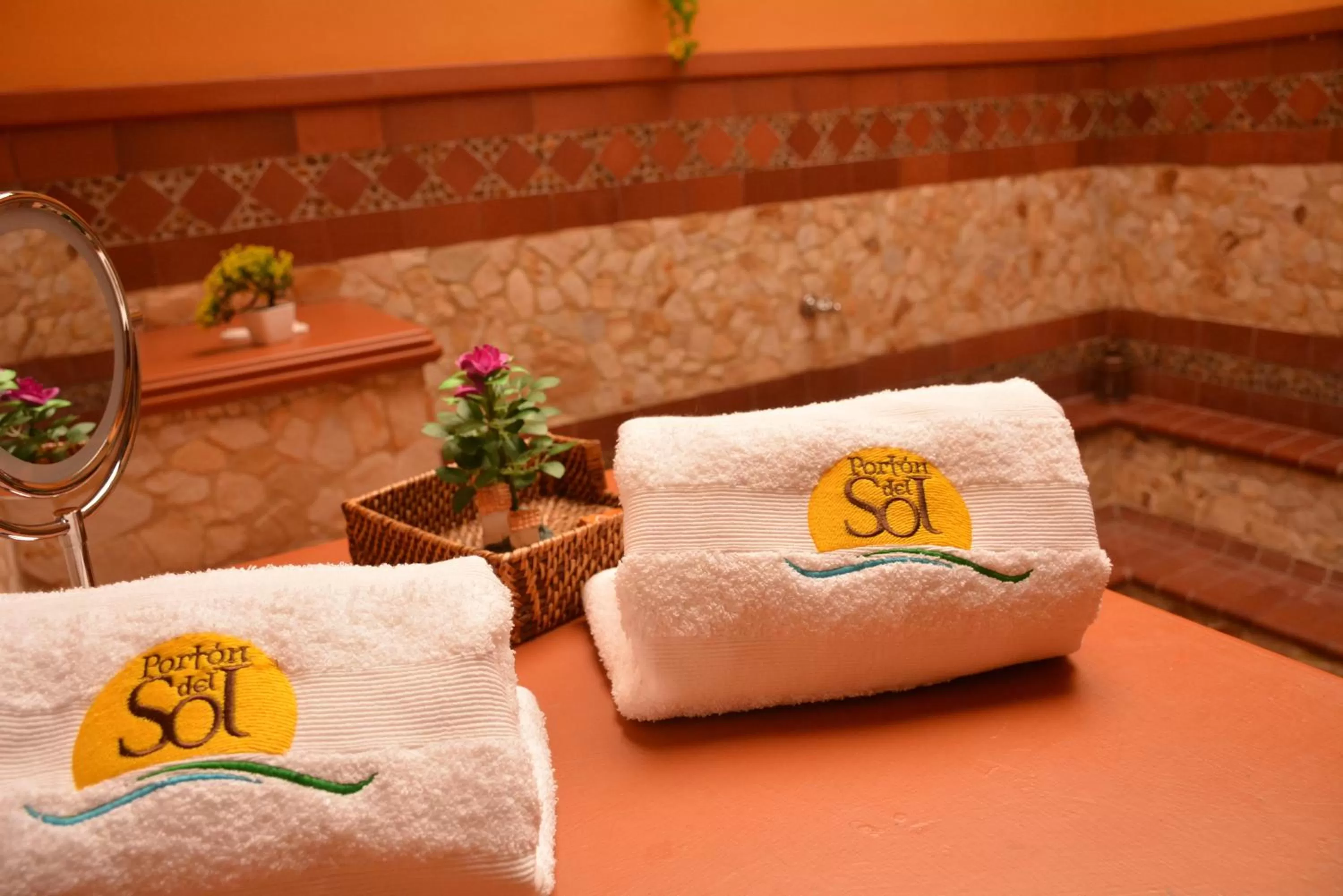towels in Hotel Portón del Sol