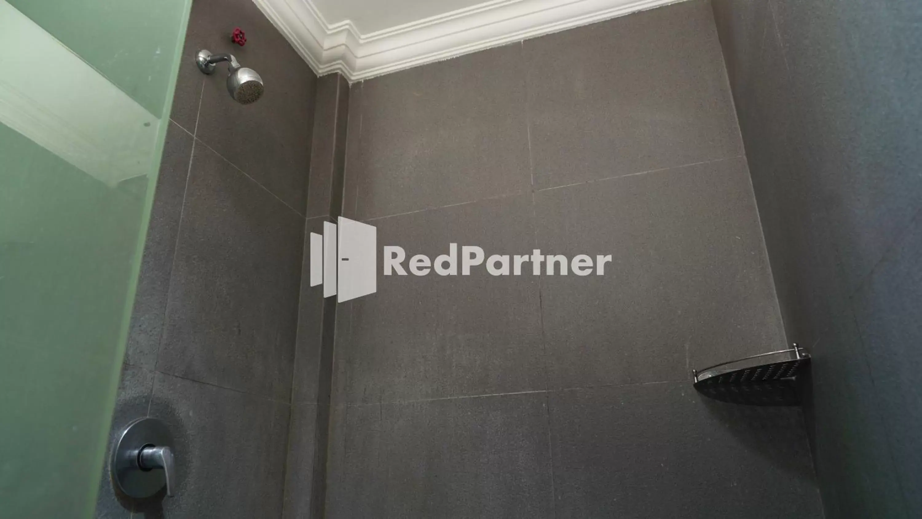 Deluxe Double Room in Wisma Sederhana Medan Mitra RedDoorz Deluxe Double Room in Wisma Sederhana Medan Mitra RedDoorz