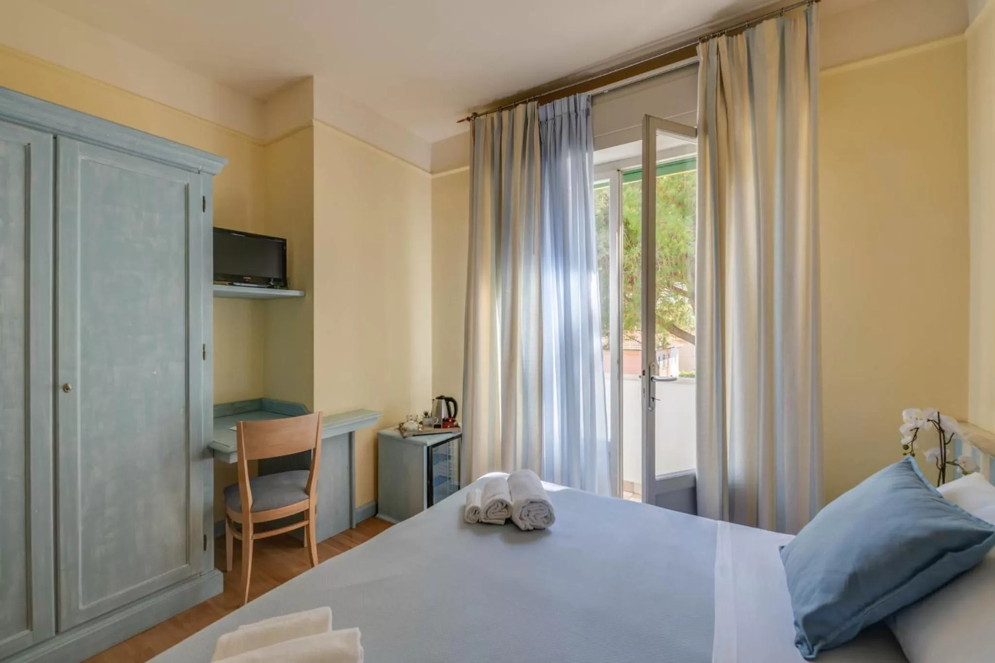 Garden view, Bed in Hotel Massimo