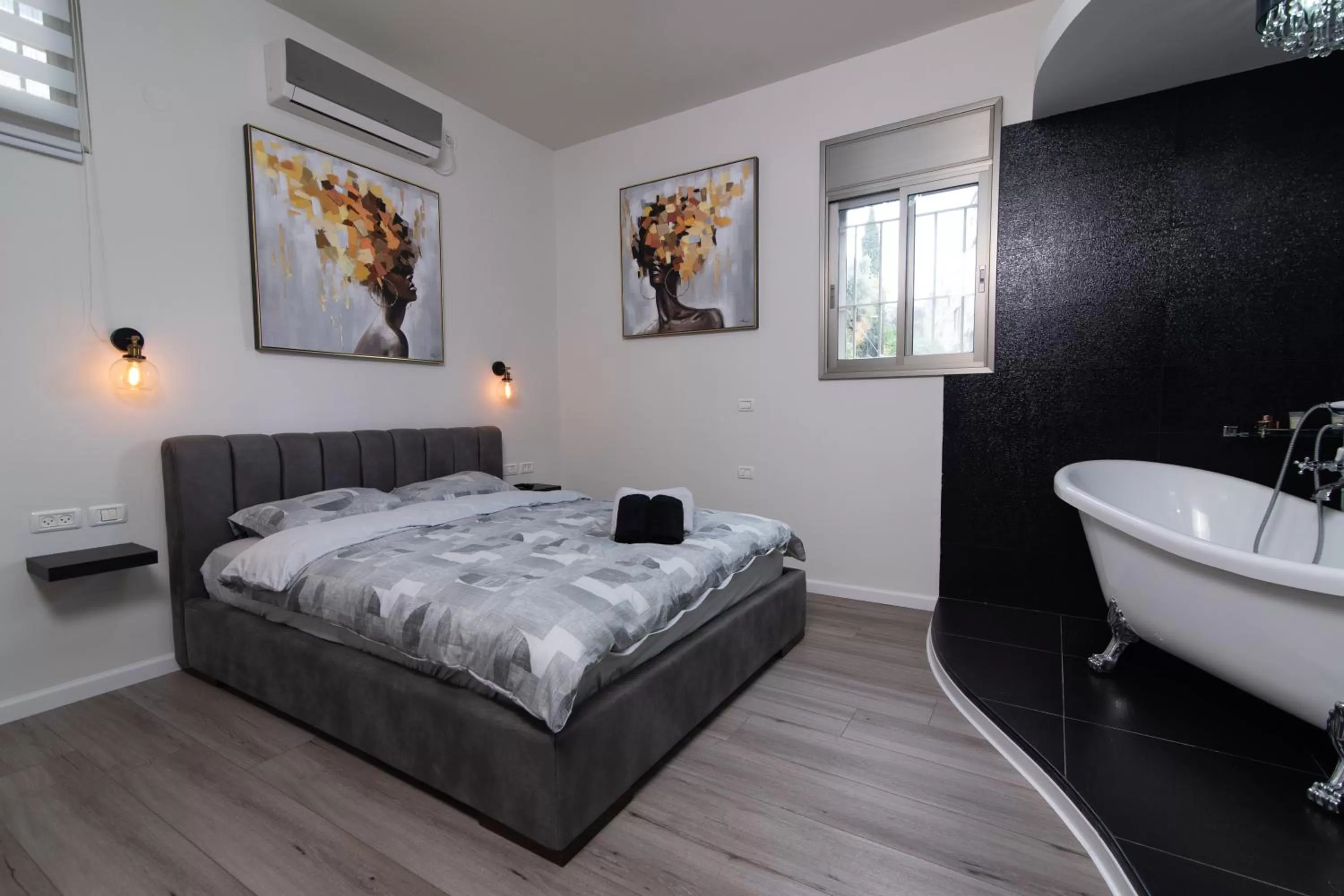 Bed in Luxury Room Bahai's Garden