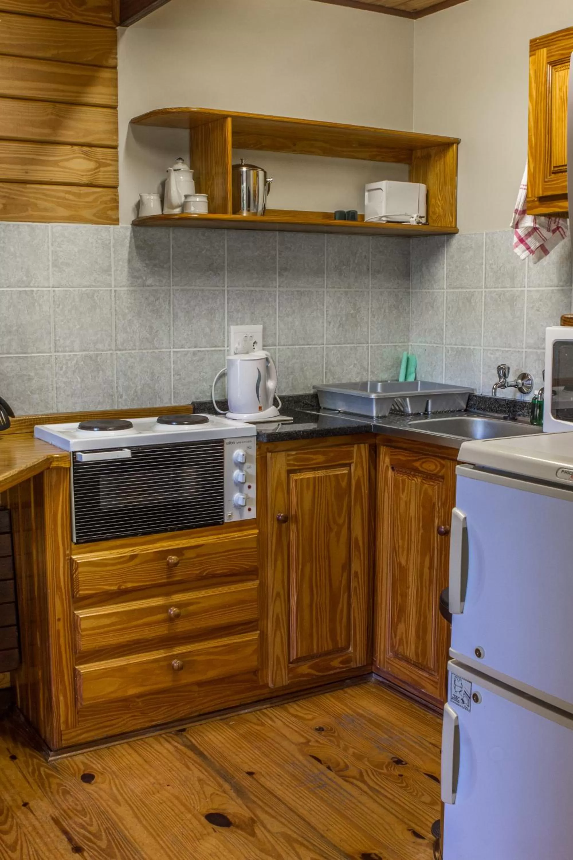 Kitchen or kitchenette, Kitchen/Kitchenette in Imvubu Lodge
