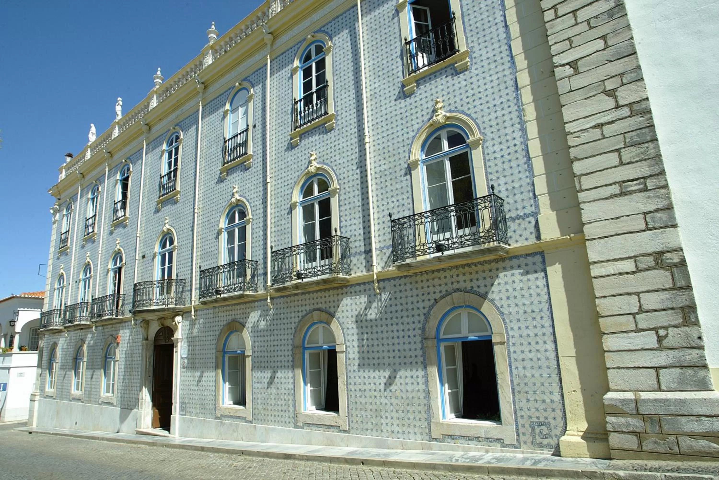Facade/entrance in Hotel de Moura