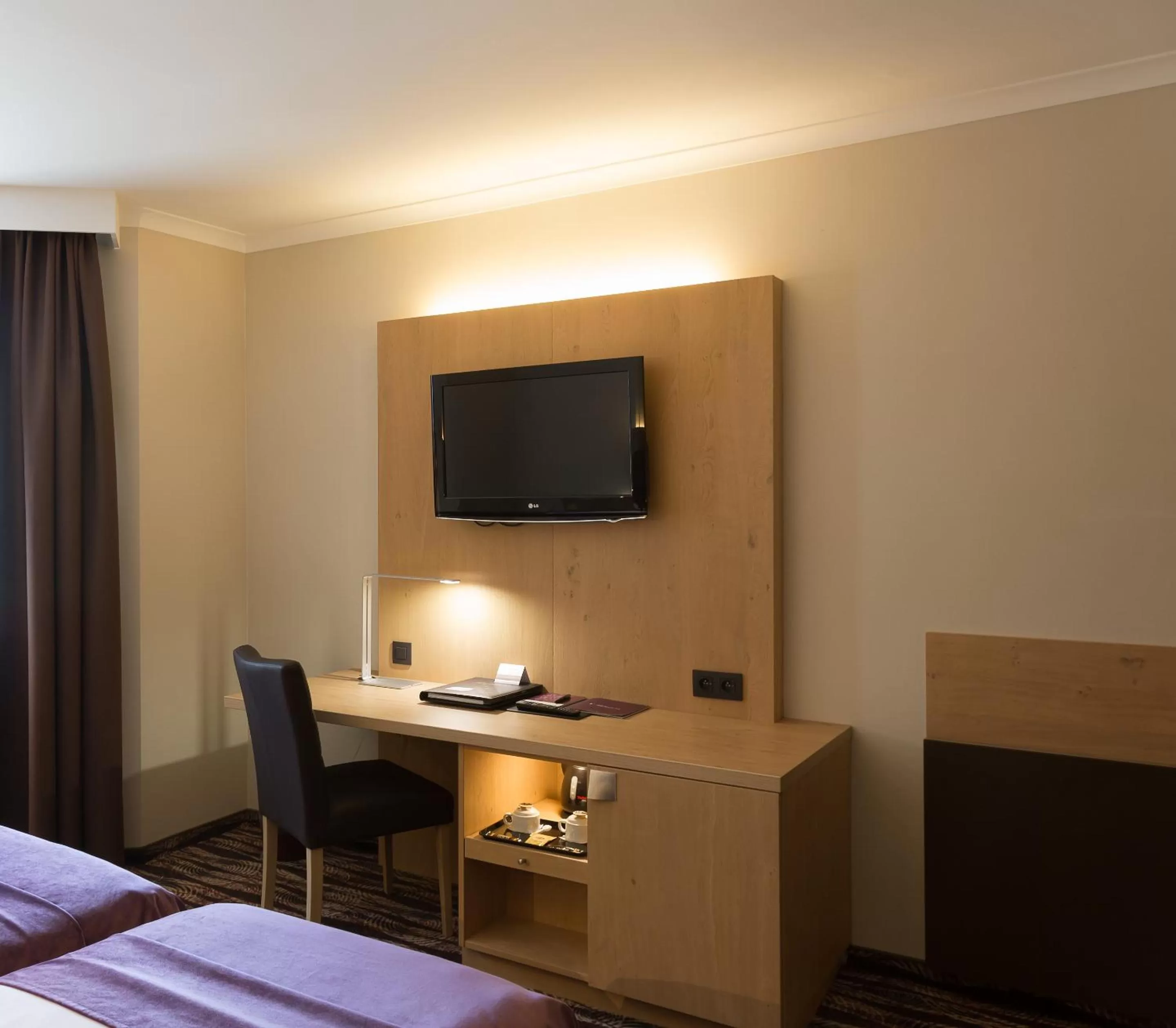 Superior Room with Free Mini-bar in Hotel Restaurant Van Der Valk Nivelles-Sud