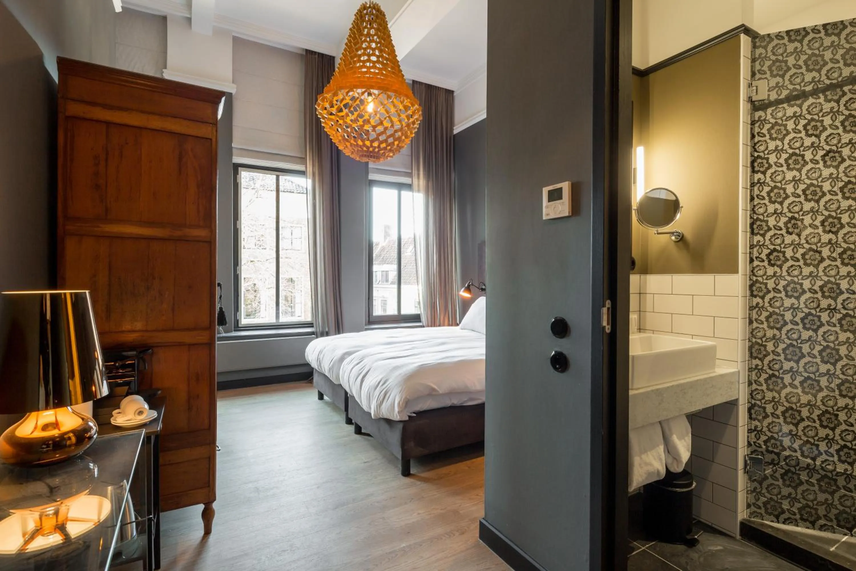 Toilet, Bed in Post-Plaza Hotel & Grand Café