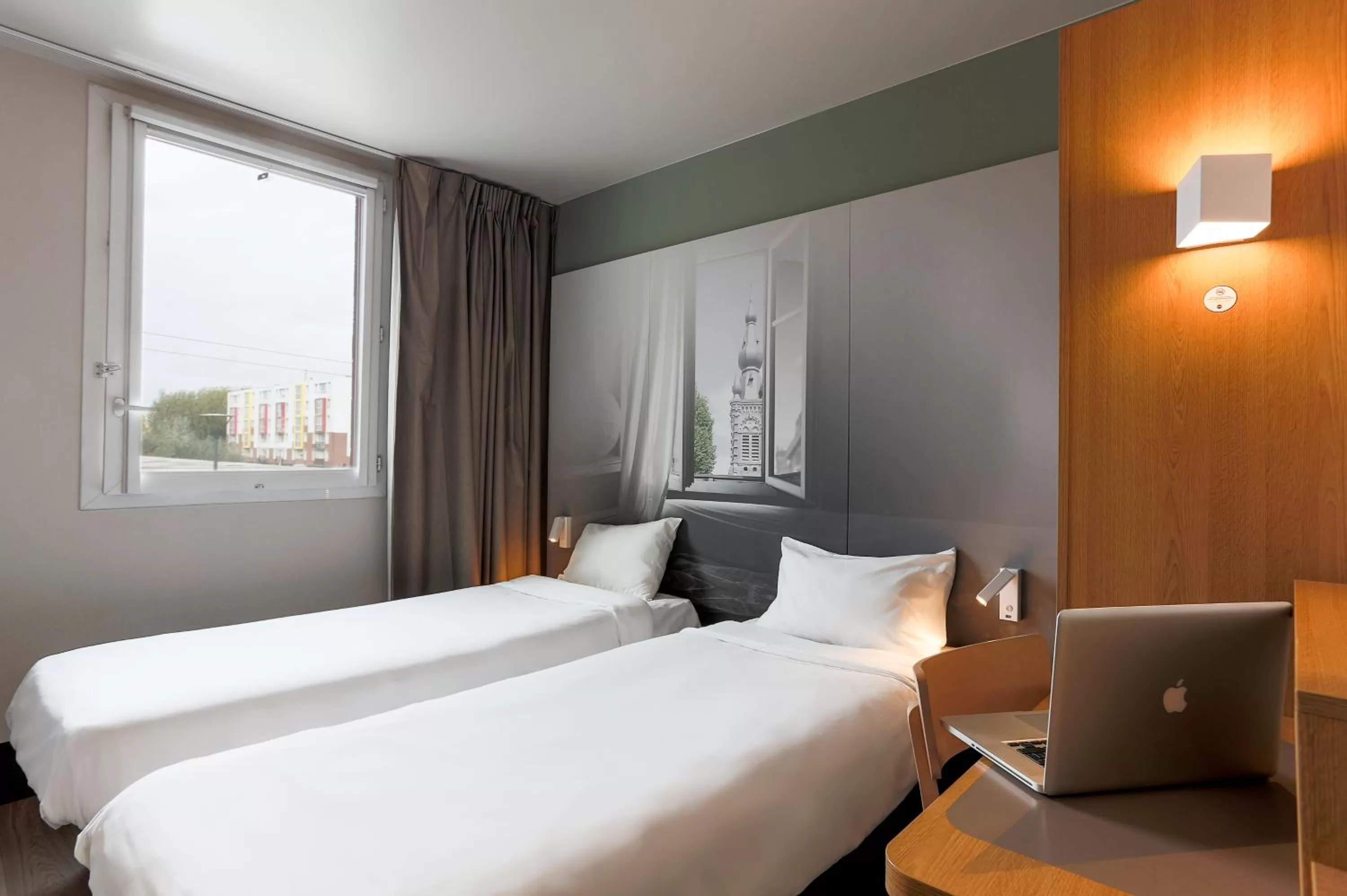 Bedroom, Bed in B&B HOTEL Valenciennes Marly