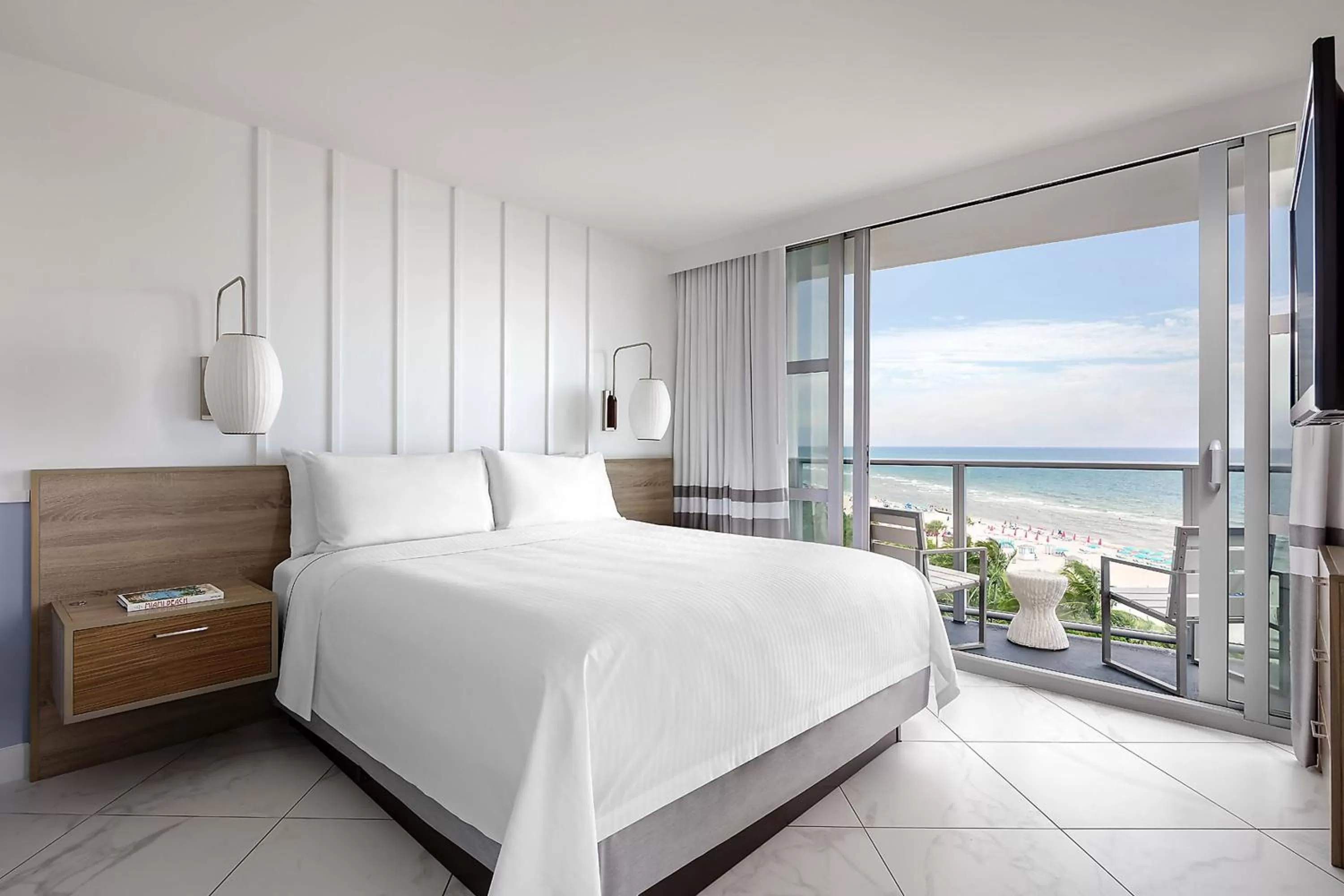 Bedroom, Bed in Cadillac Hotel & Beach Club, Autograph Collection