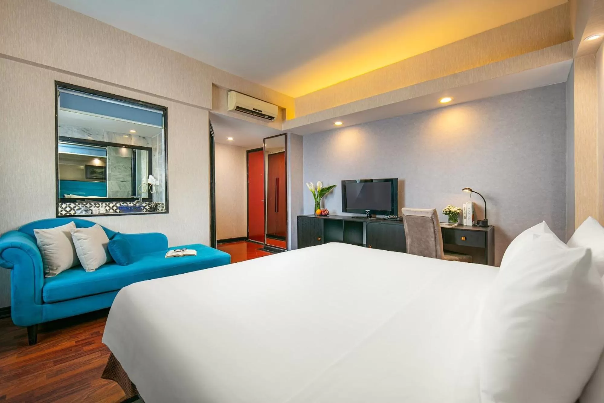 Photo of the whole room, Bed in Ja Cosmo Hotel and Spa